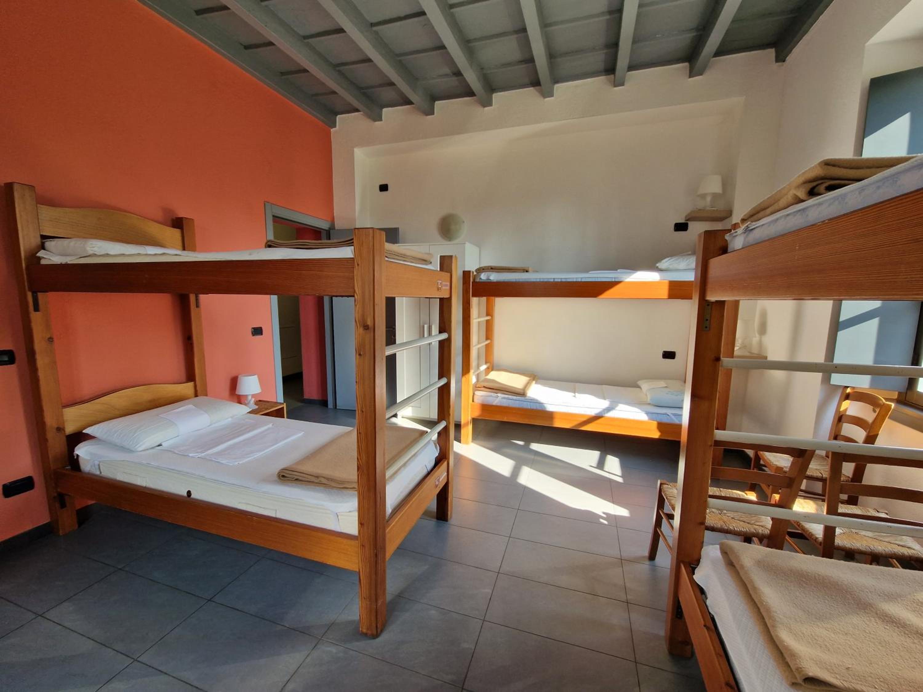 Bed in 6-Bed Mixed Dormitory photo 2