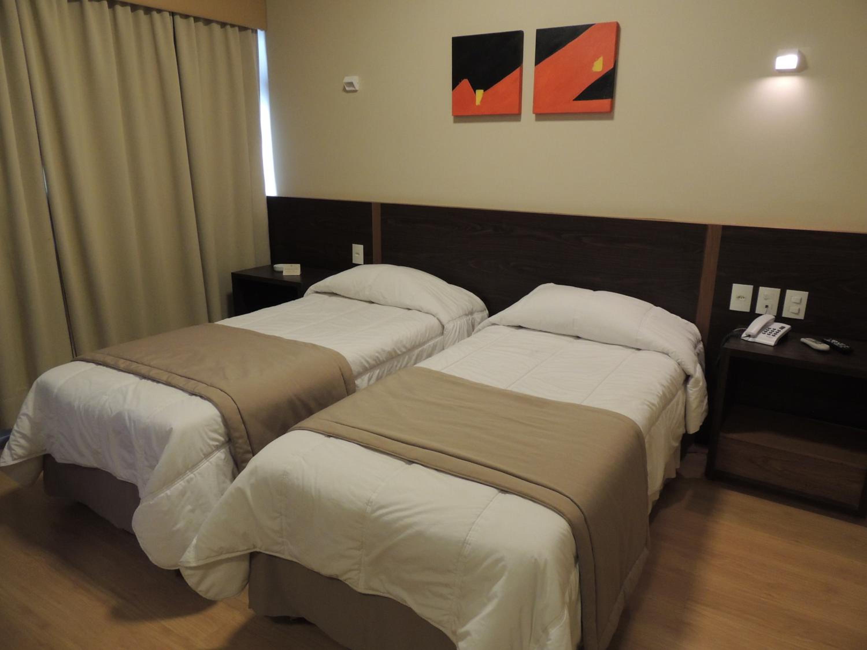 Standard Twin Room - Photo 4