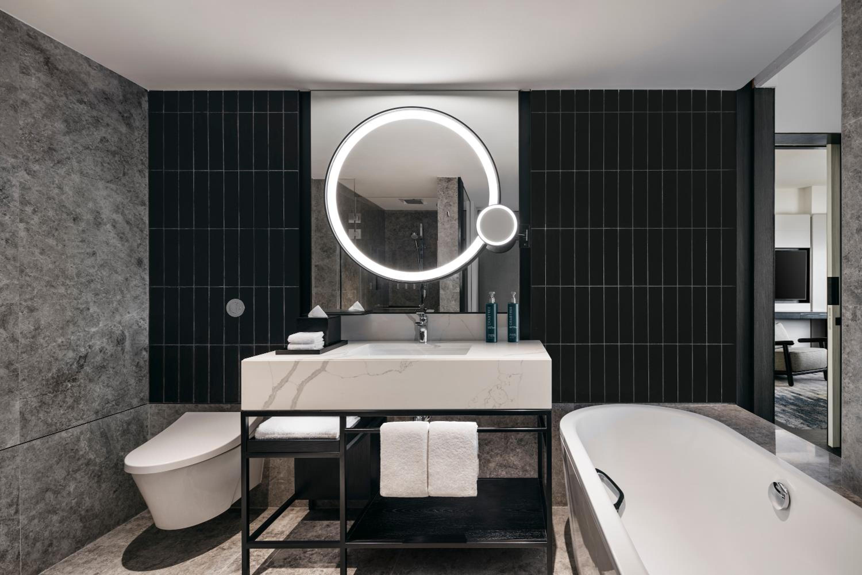 King Suite with Marina Bay View and Lounge Access