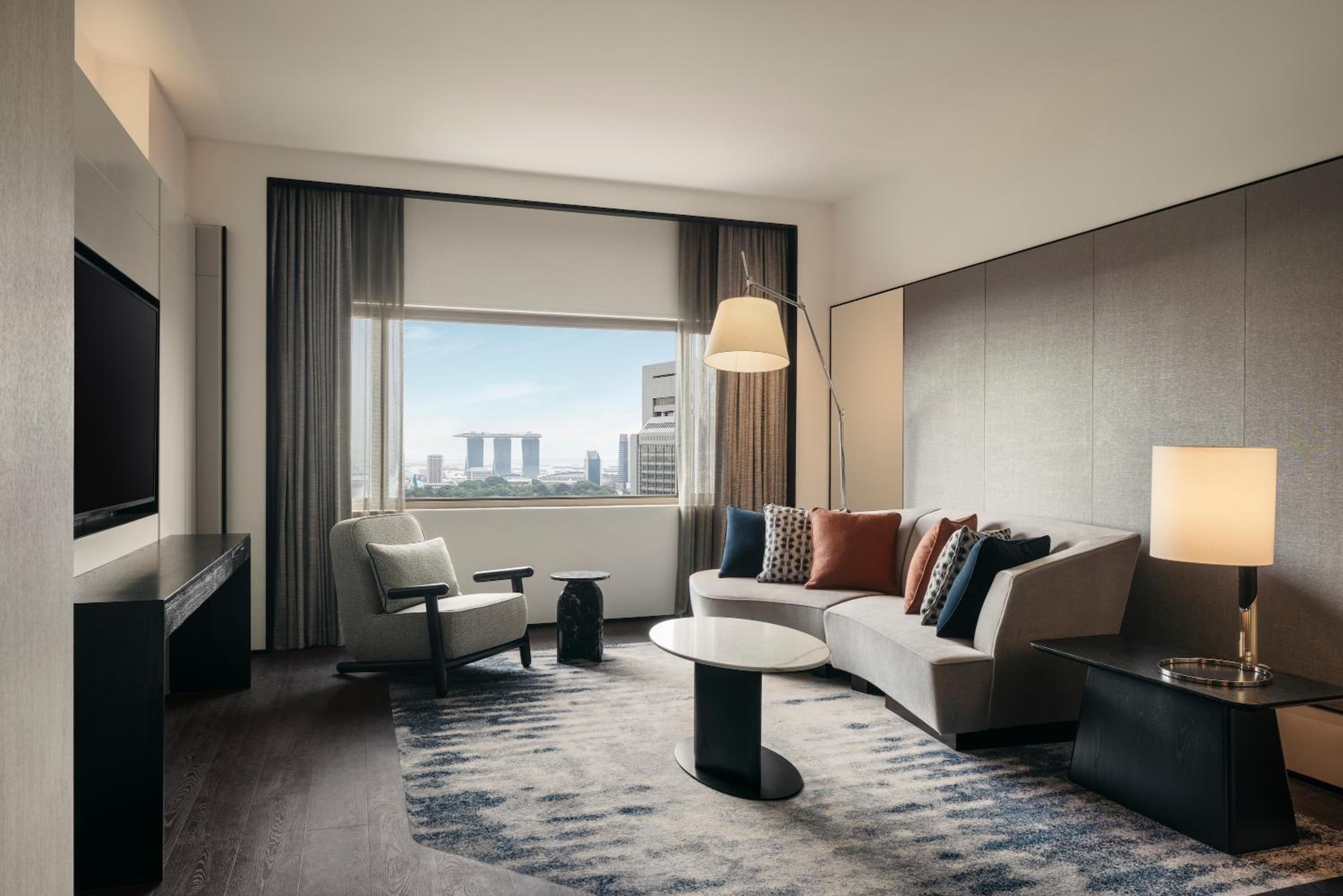 King Suite with Marina Bay View and Lounge Access thumbnail 5