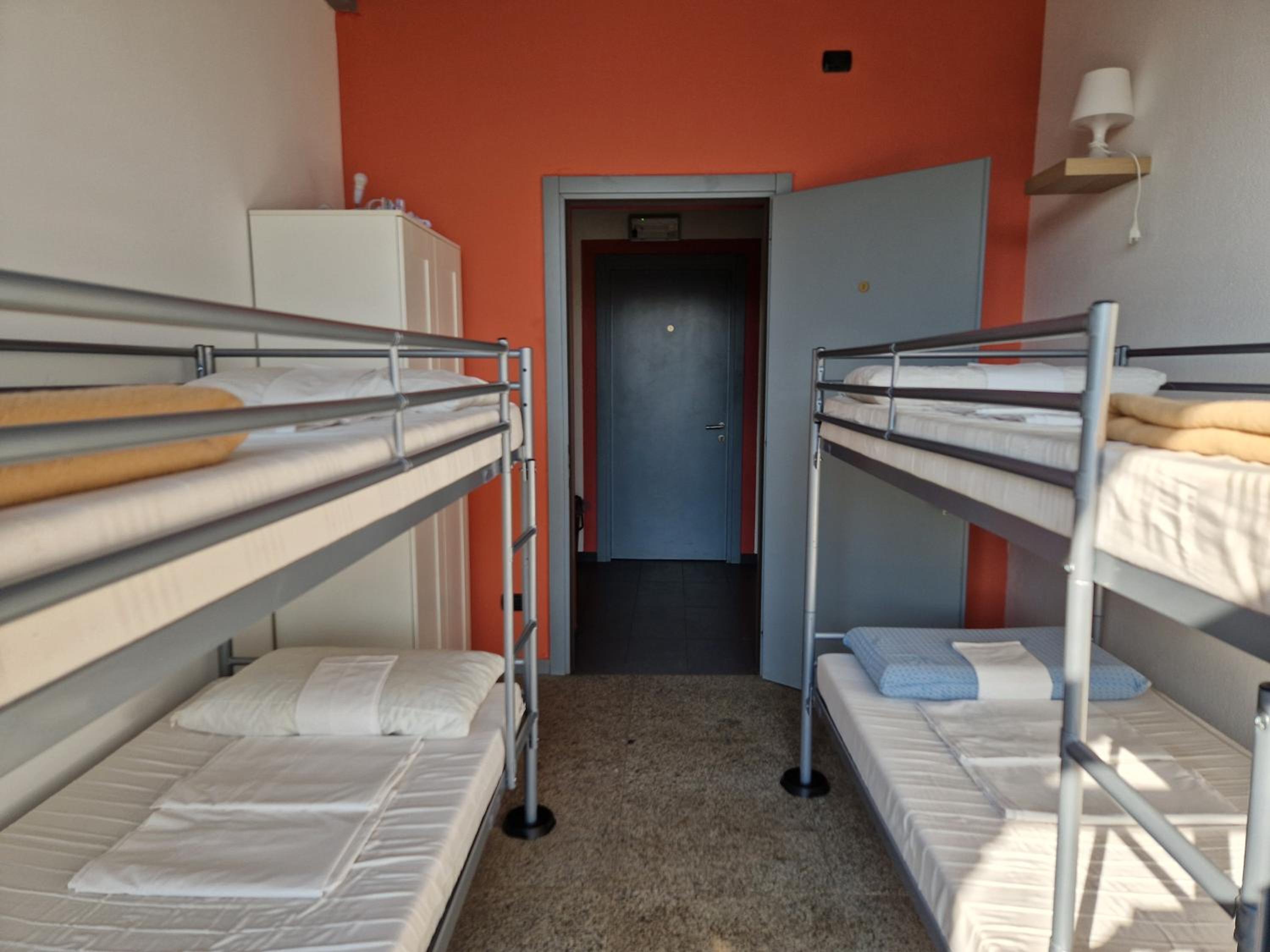 Single Bed in Male Dormitory Room with Shared Bathroom photo 3