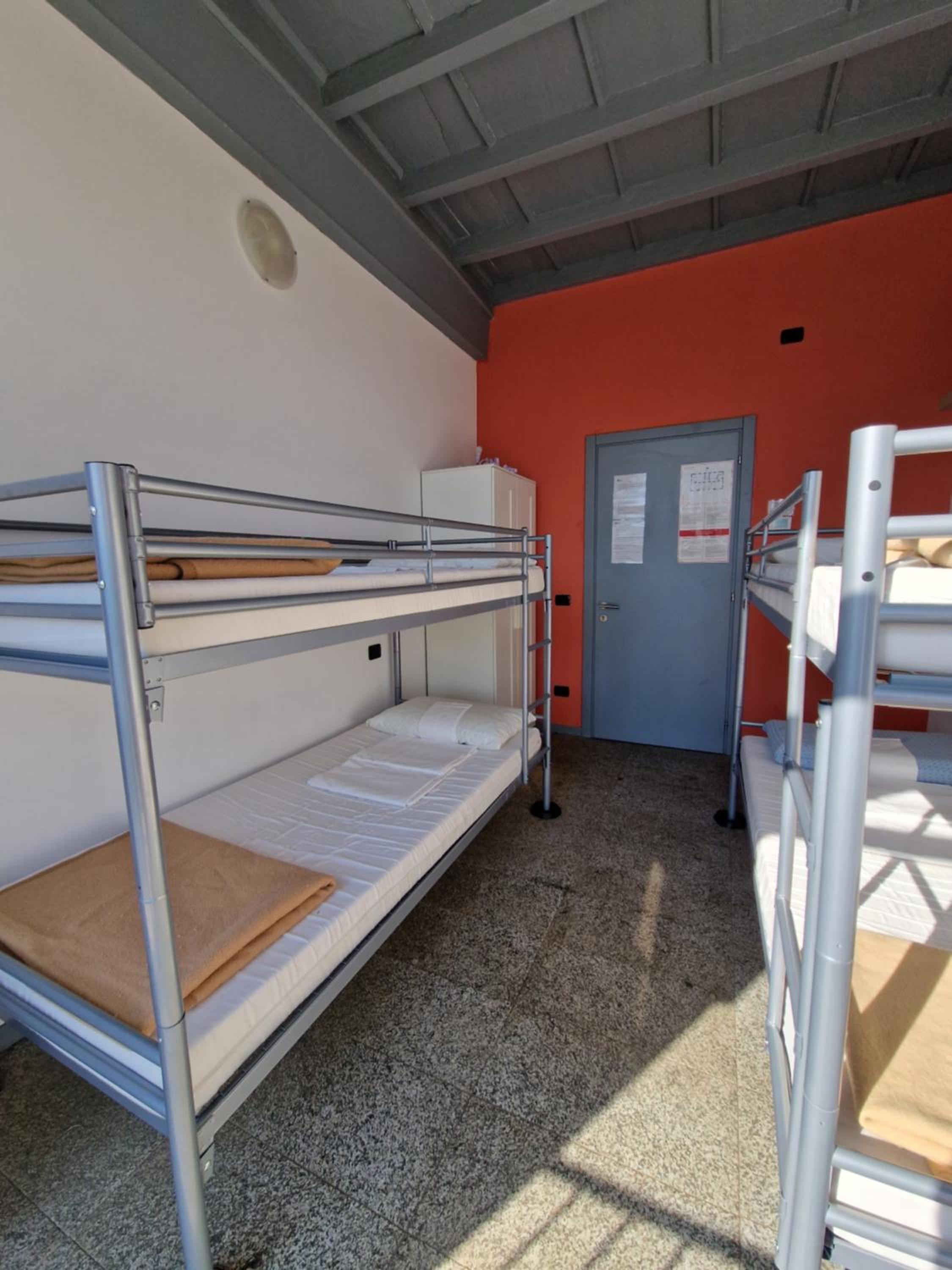 Single Bed in Male Dormitory Room with Shared Bathroom photo 1