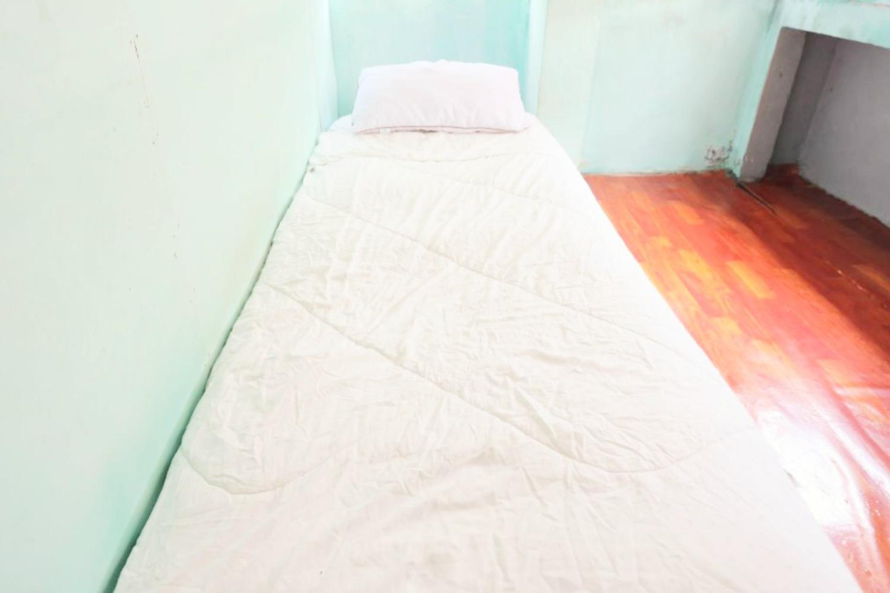 Small Single Room photo 1