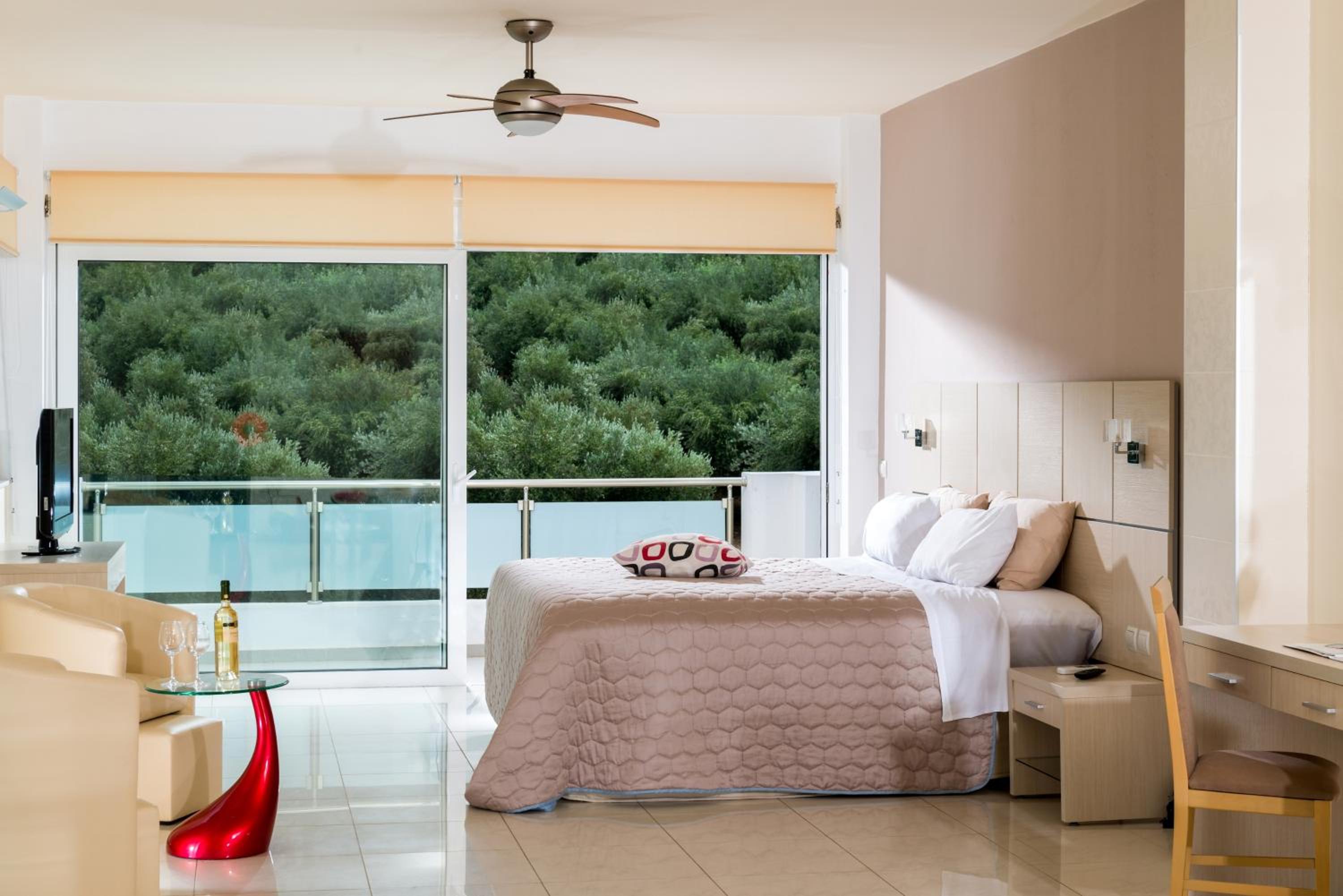 Executive Suite - Photo 6