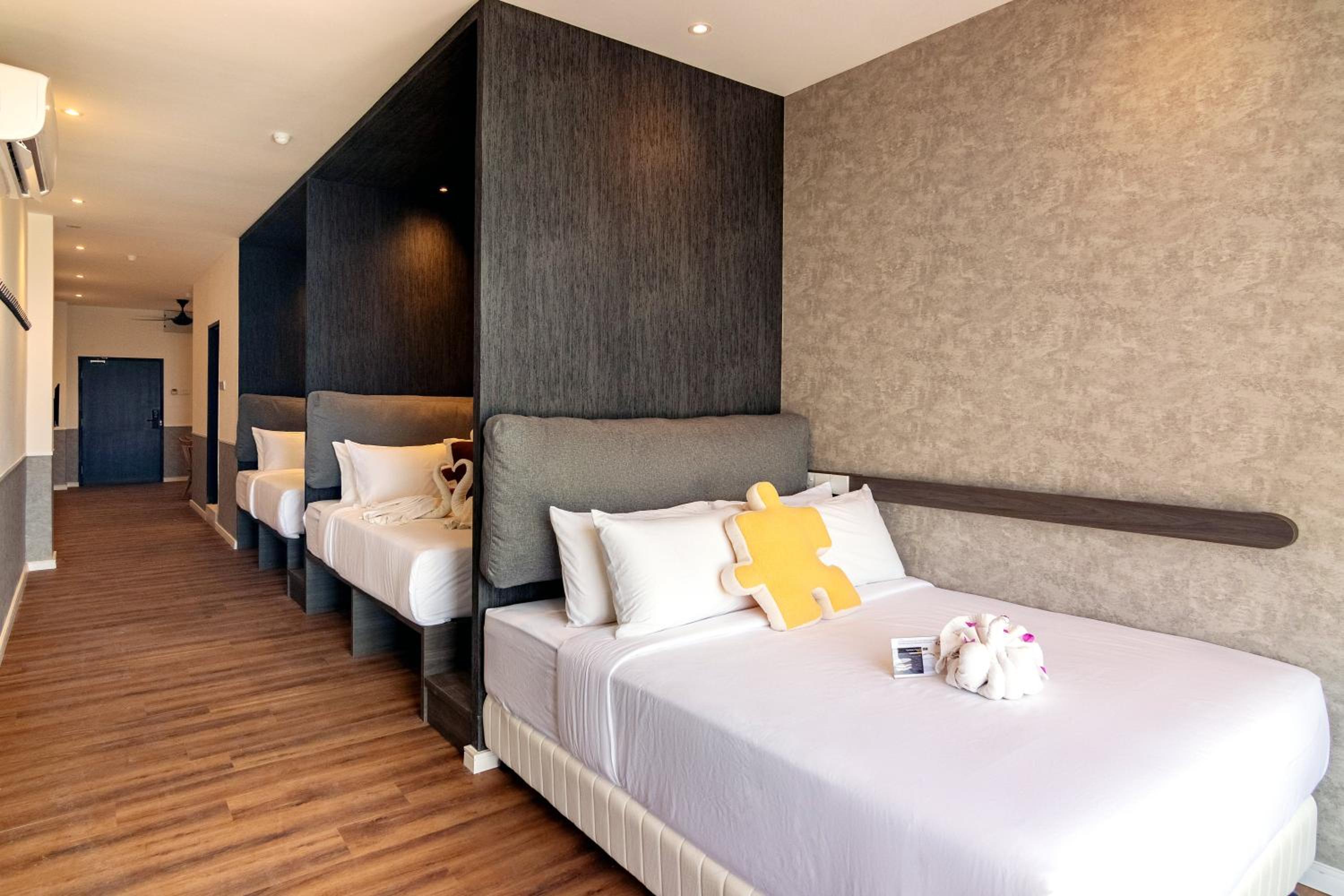 Deluxe Triple Room - Photo 11