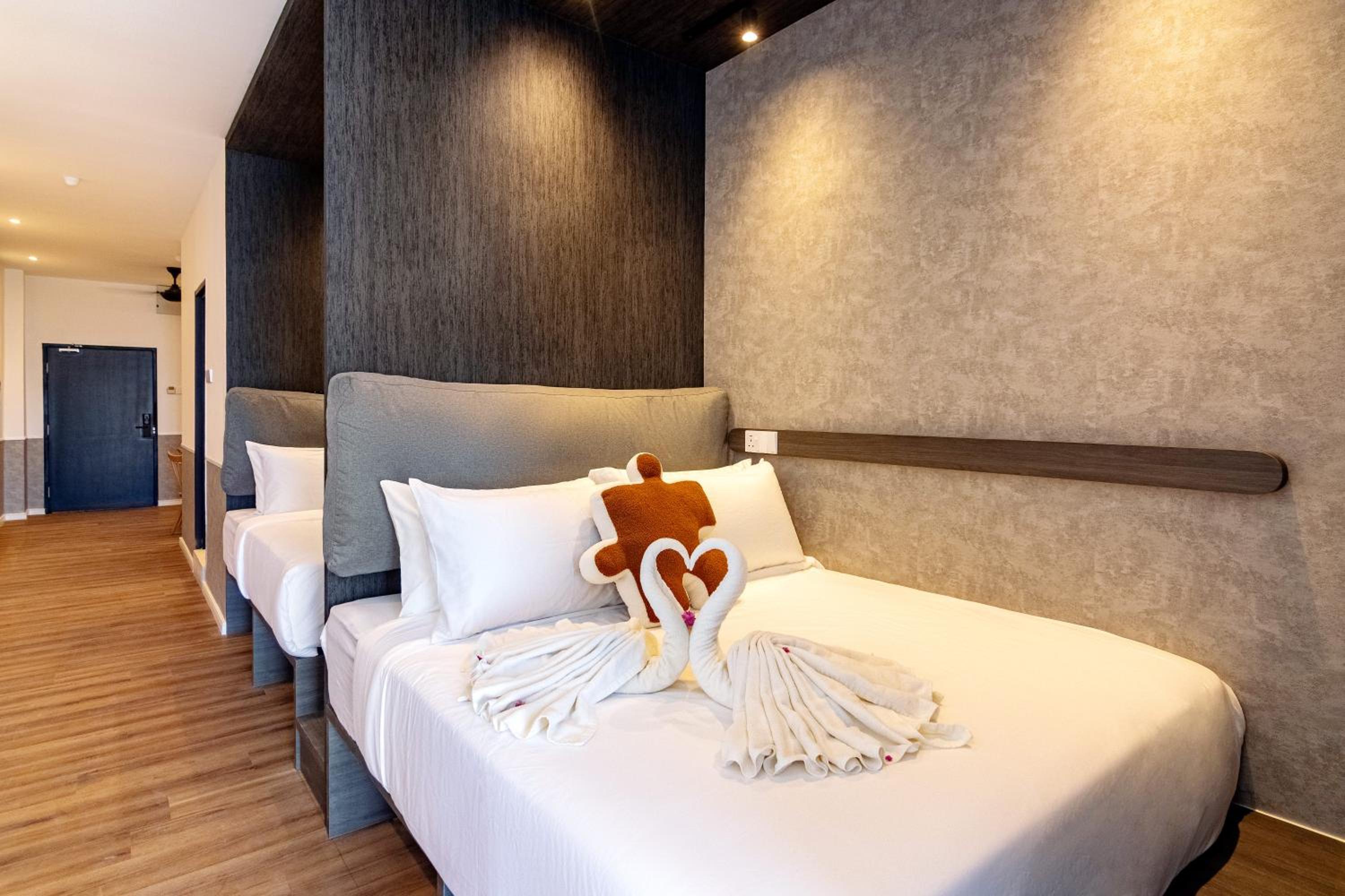 Deluxe Triple Room - Photo 13