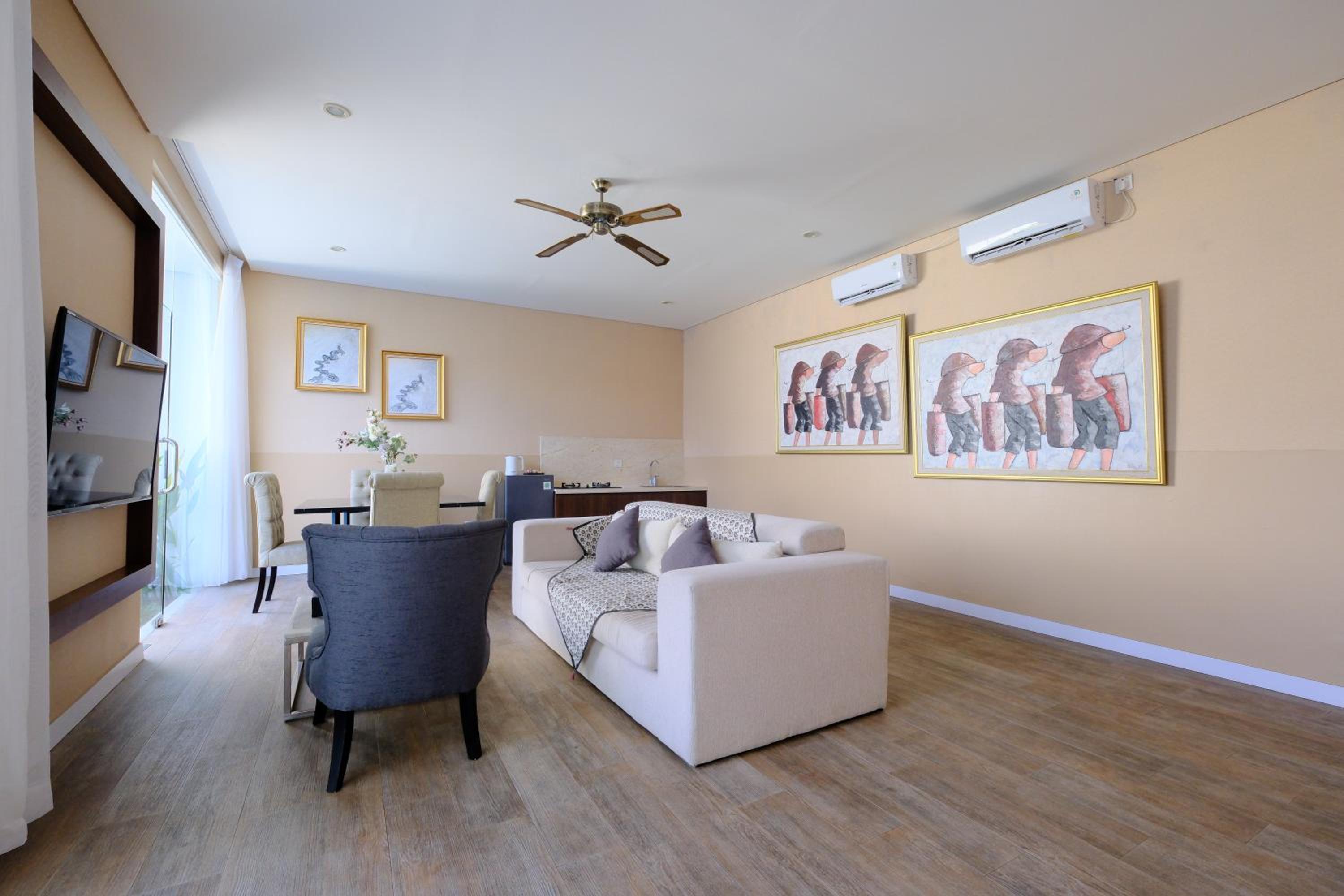Two-Bedroom Villa - Photo 4