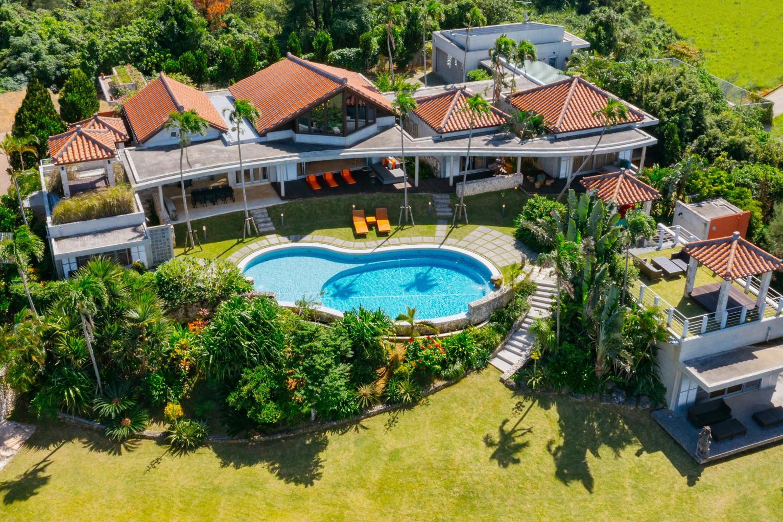 Three-Bedroom Villa photo 2