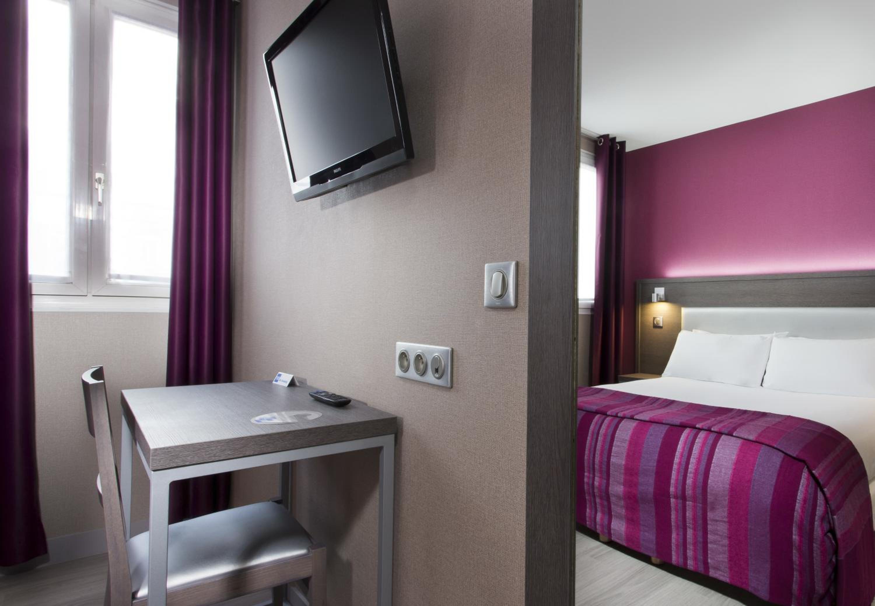 Standard Double Room thumbnail 5