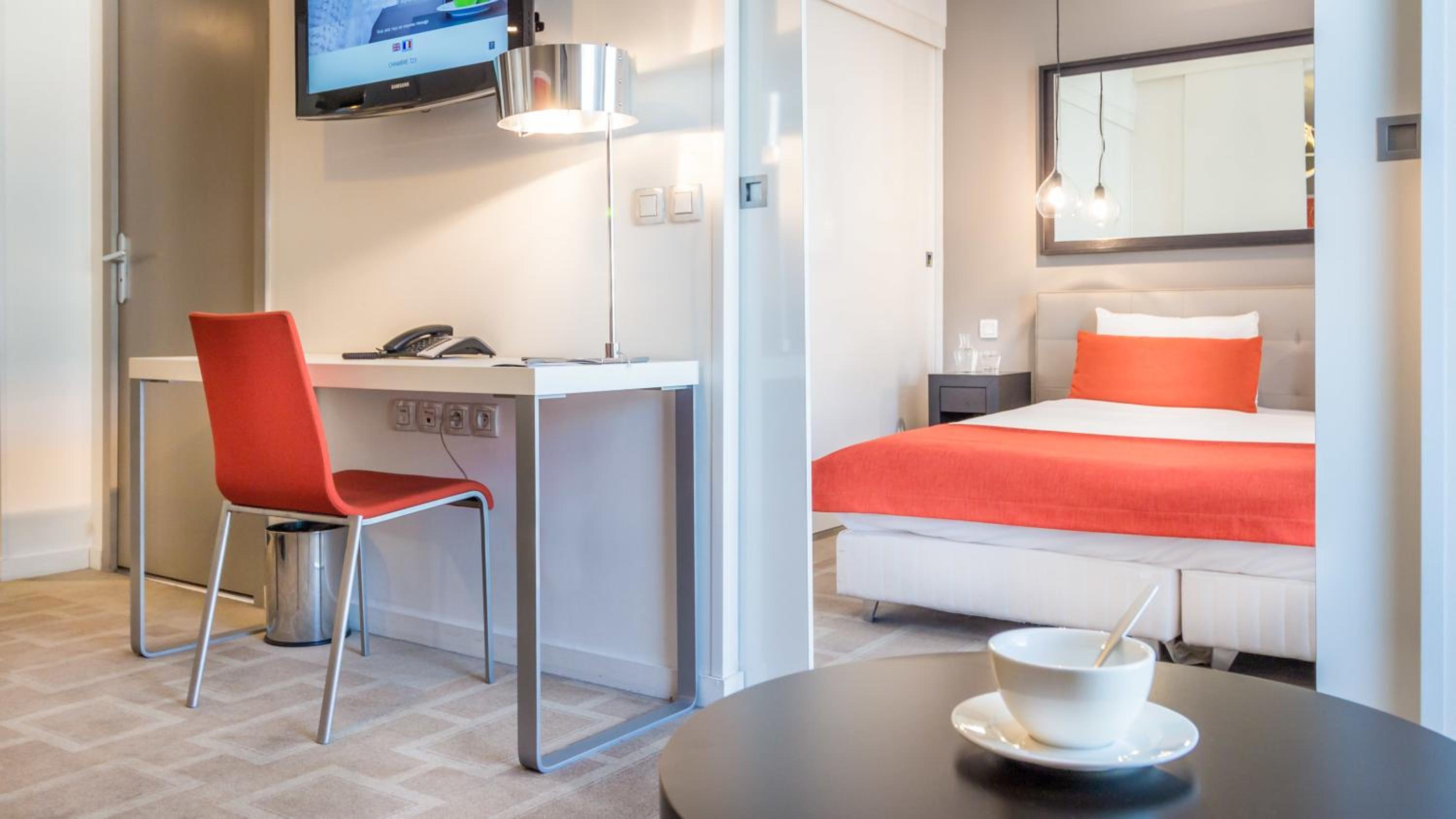One-Bedroom Apartment - Photo 2
