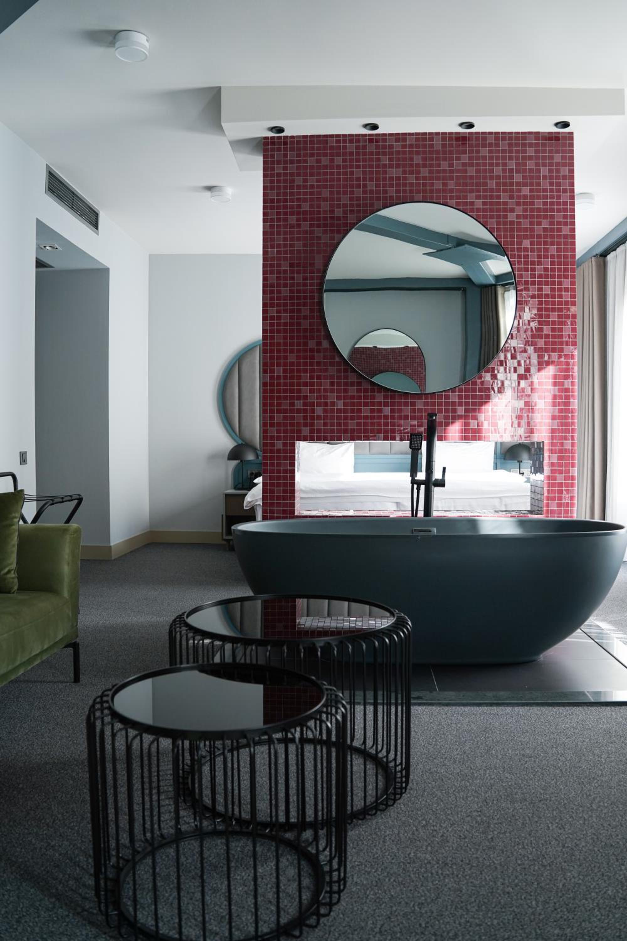 Executive Suite - Photo 3