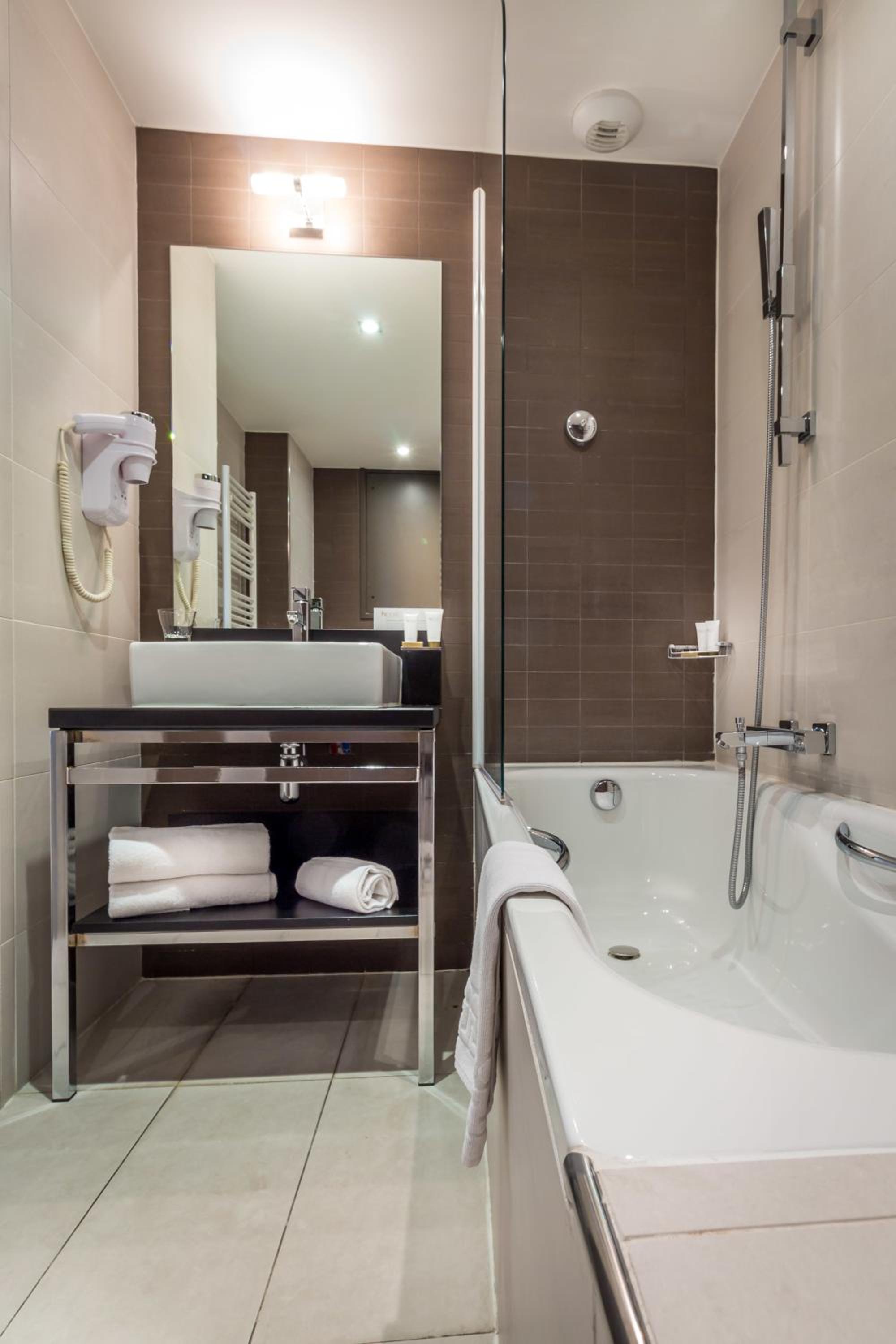 One-Bedroom Apartment - Photo 4