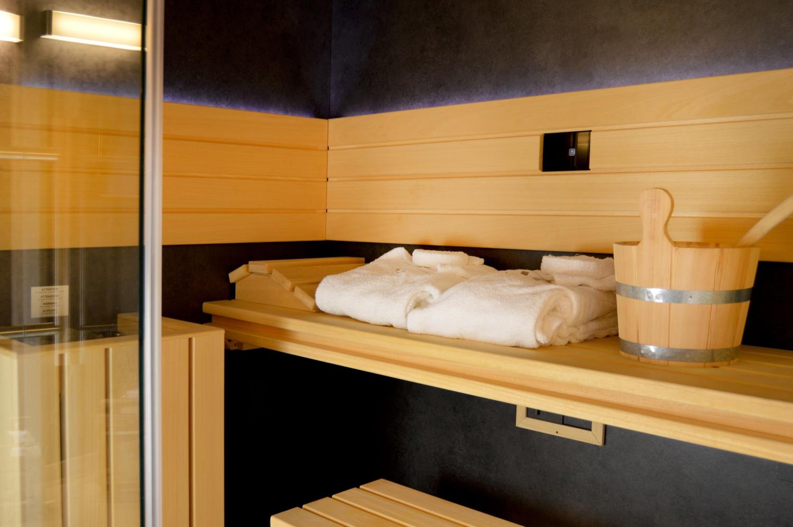 Double Room with Sauna and Spa Bath - Photo 6