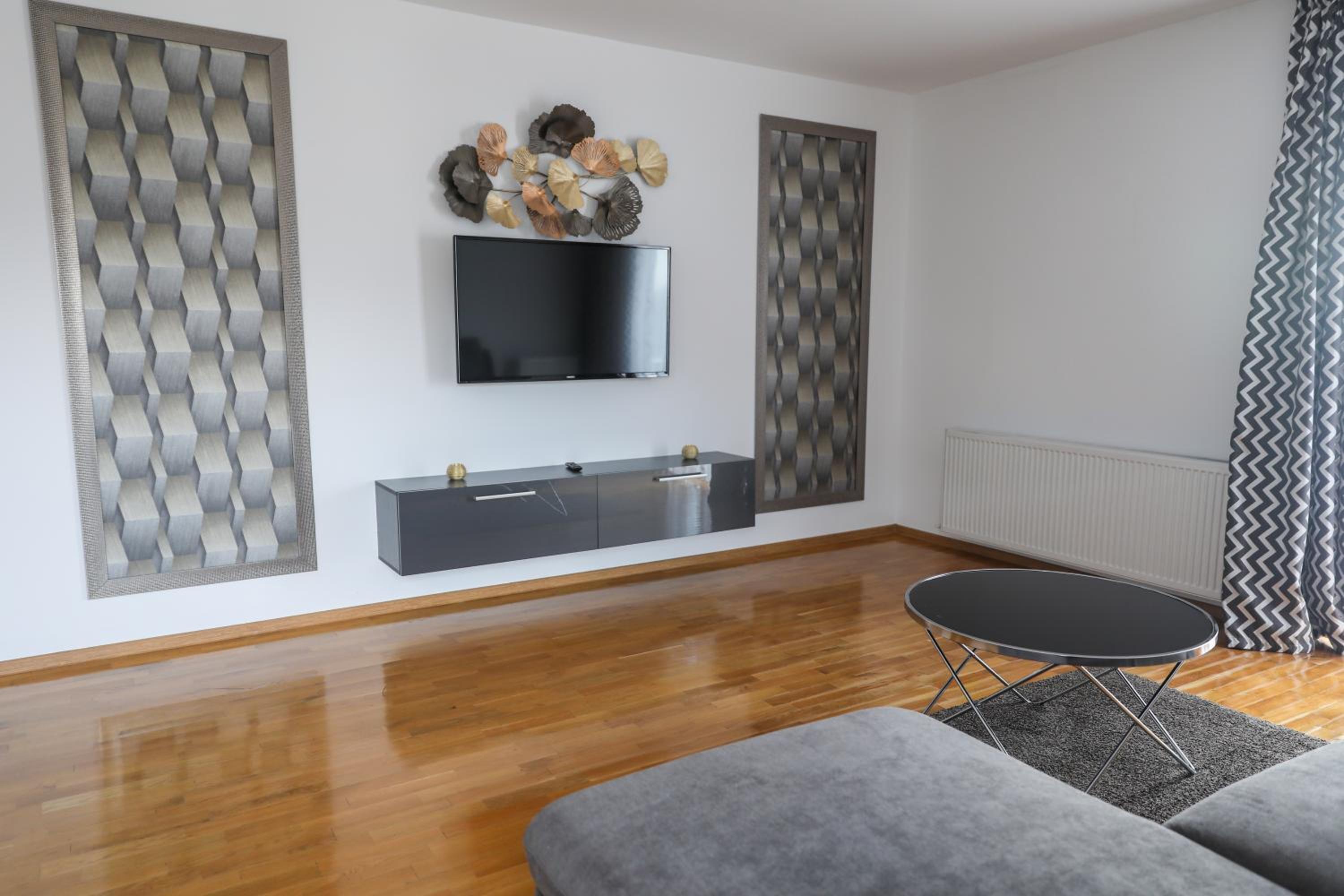 Apartment with Balcony photo 3
