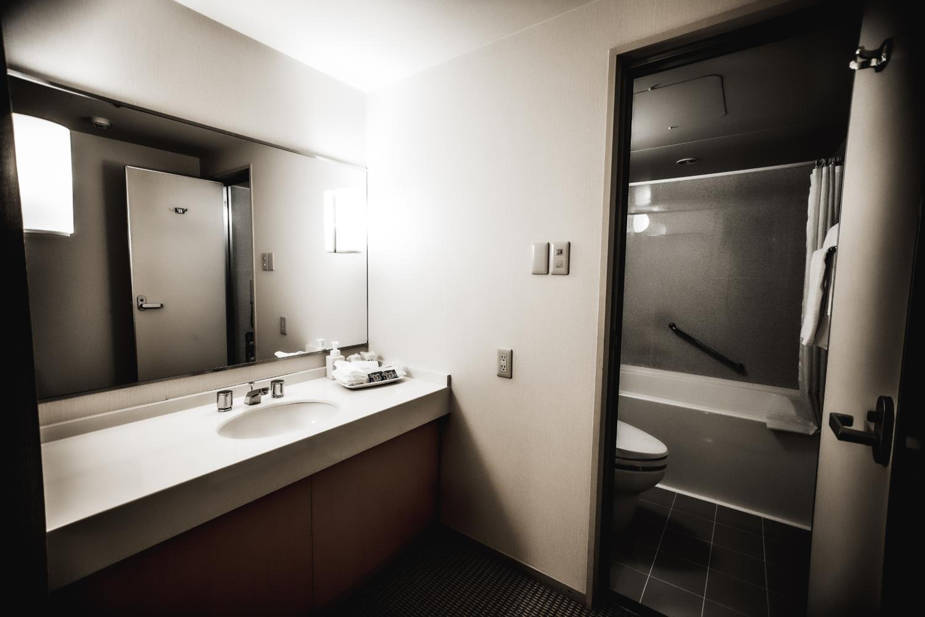 Twin Room with Extra Bed - Non Smoking photo 3
