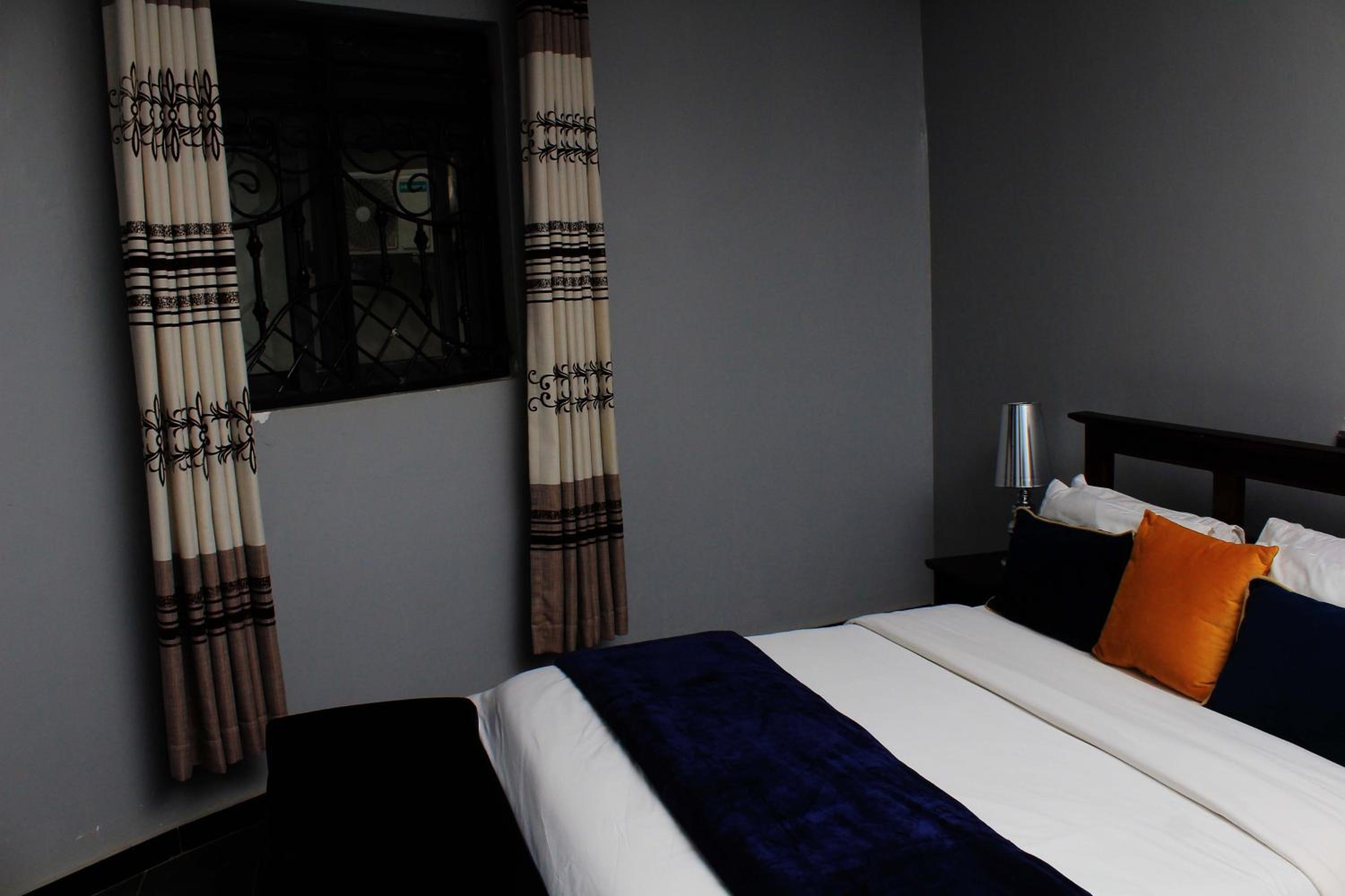 Queen Room With Two Queen Beds photo 2