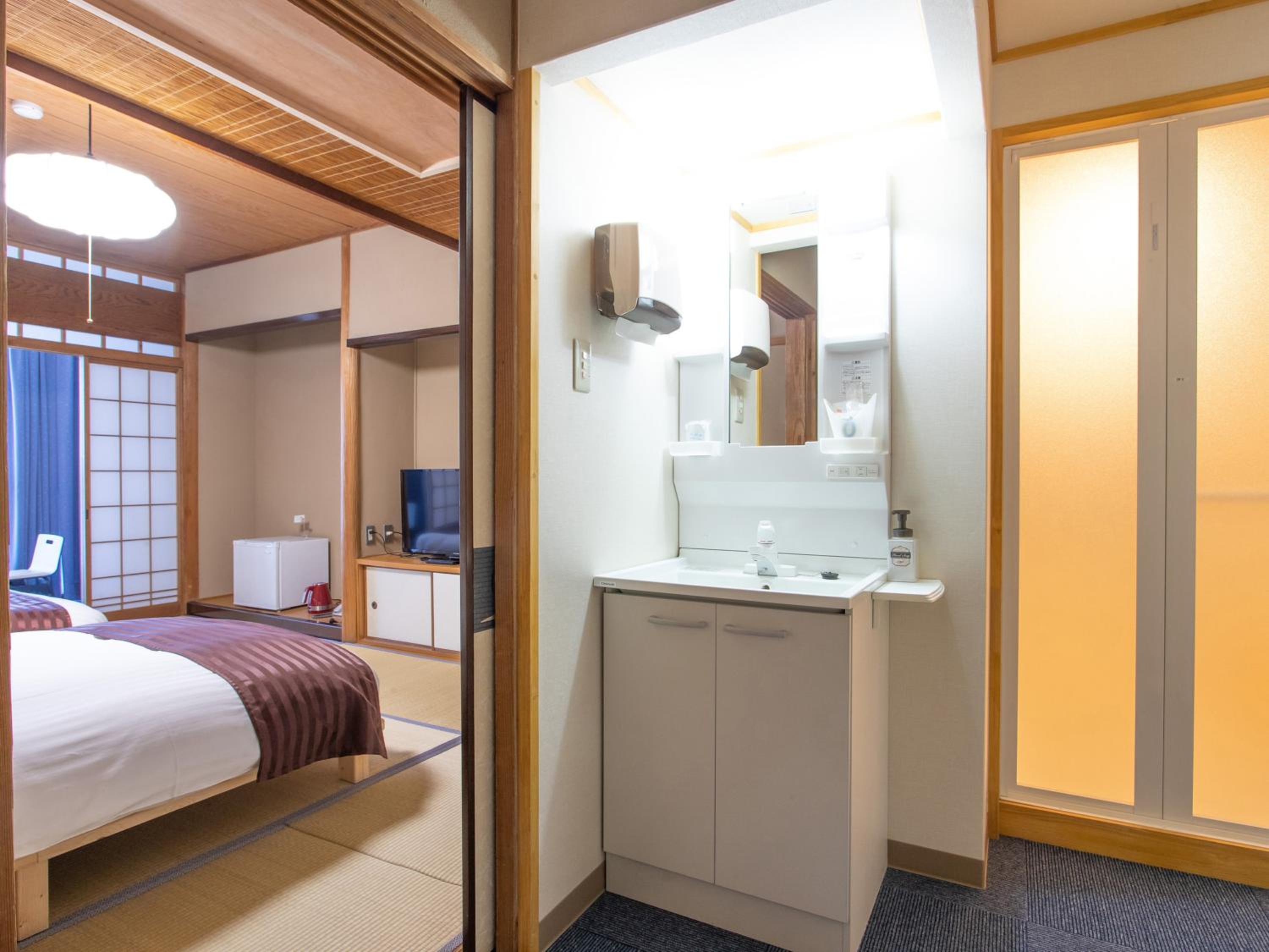Standard Twin Room - Photo 12