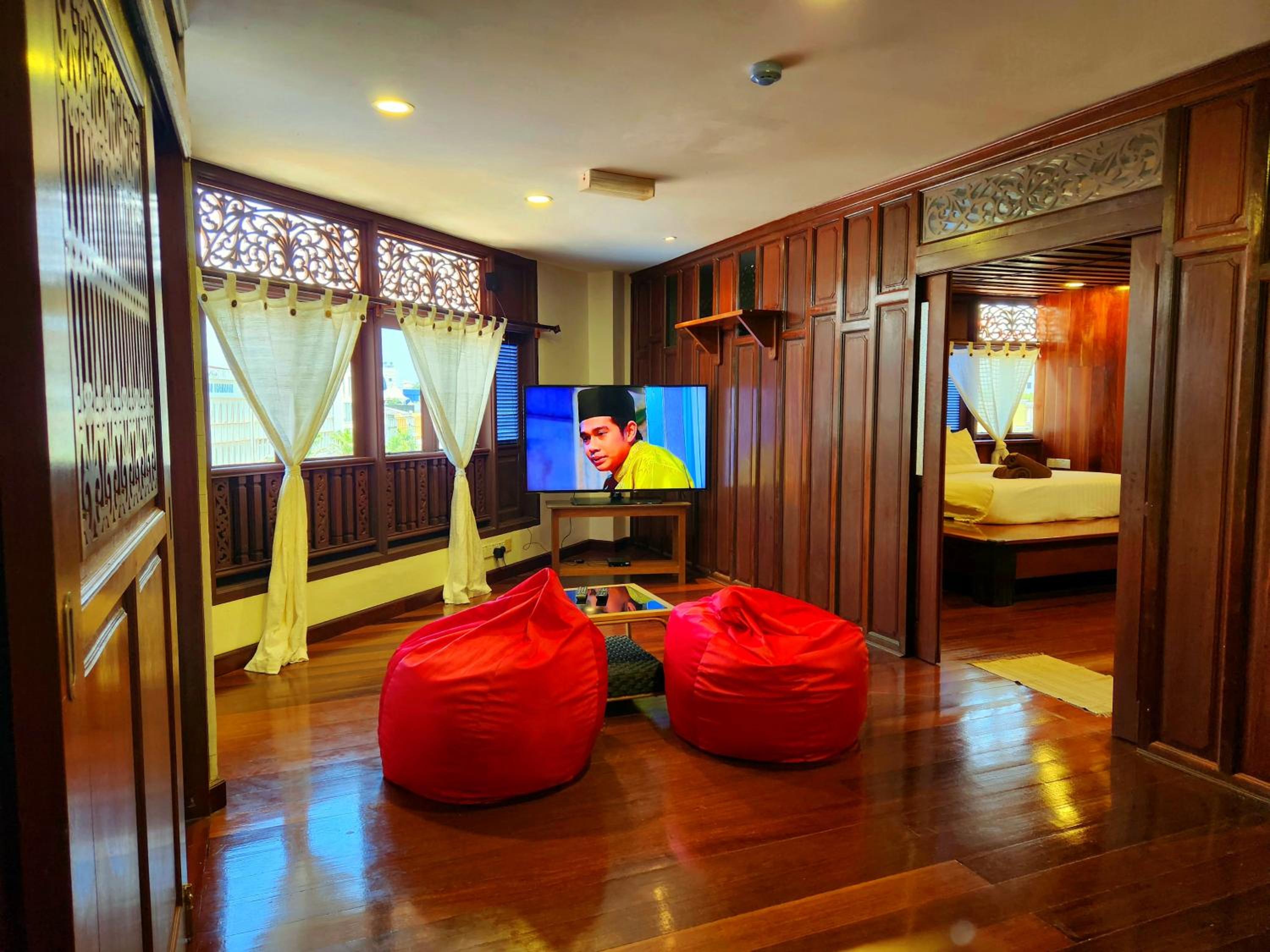 Deluxe Queen Studio 