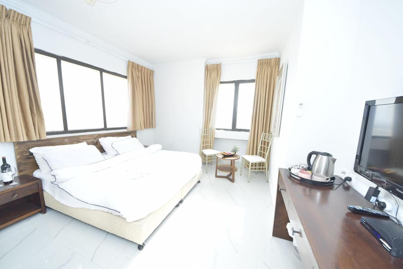 Executive Suite - Photo 10