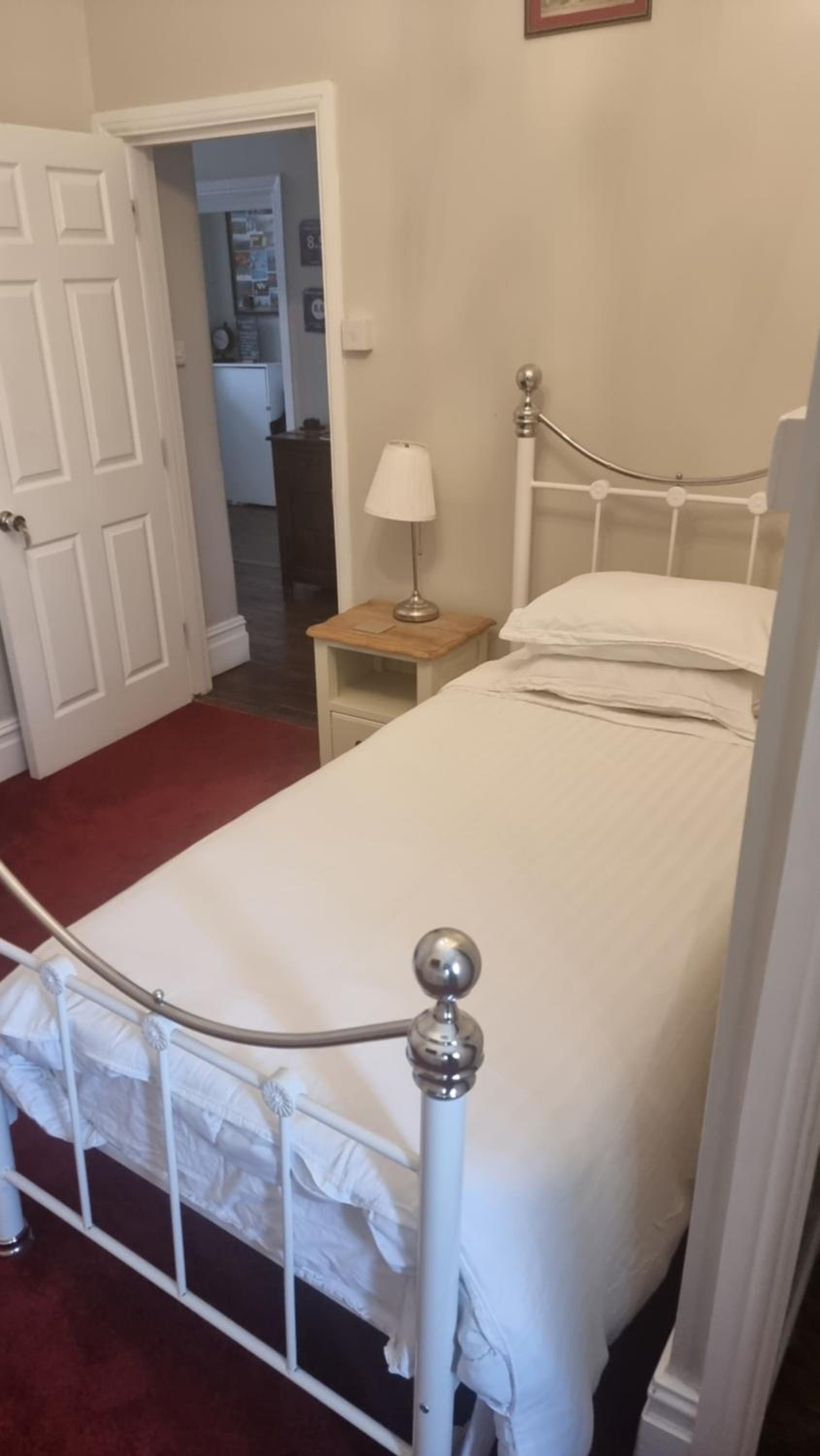Single Room with Bathroom photo 1
