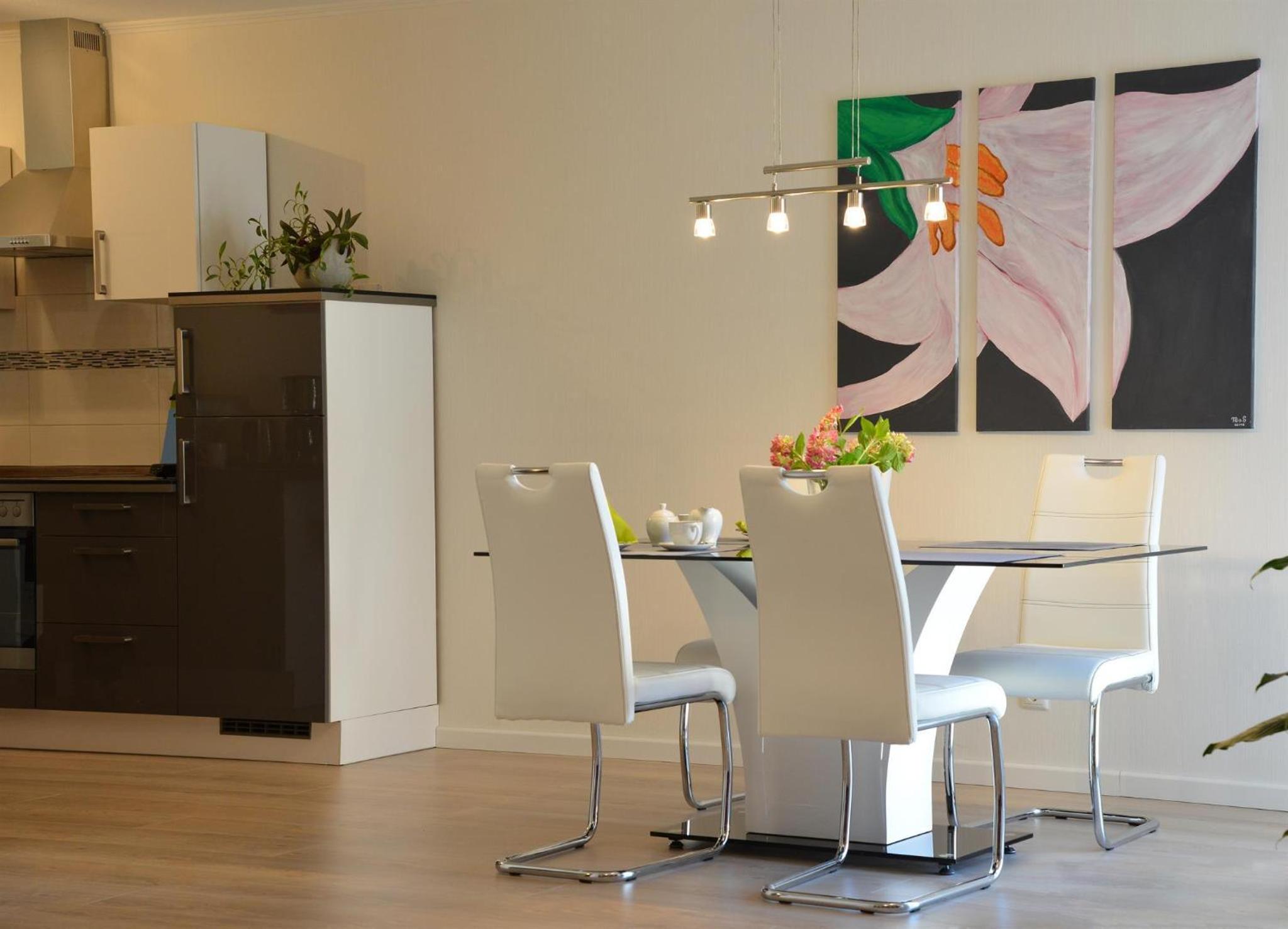 Apartment photo 2