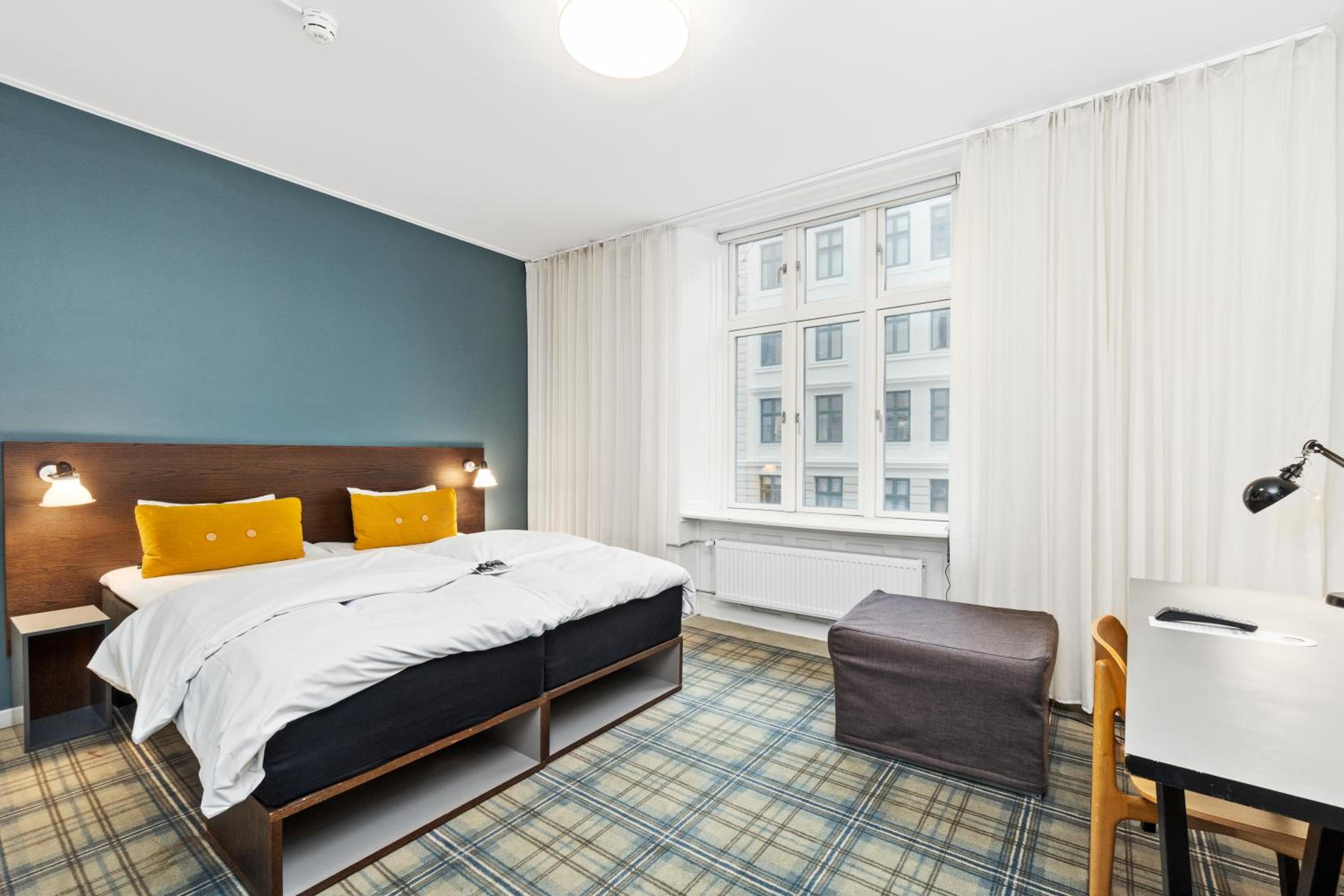 Large Room - Photo 1