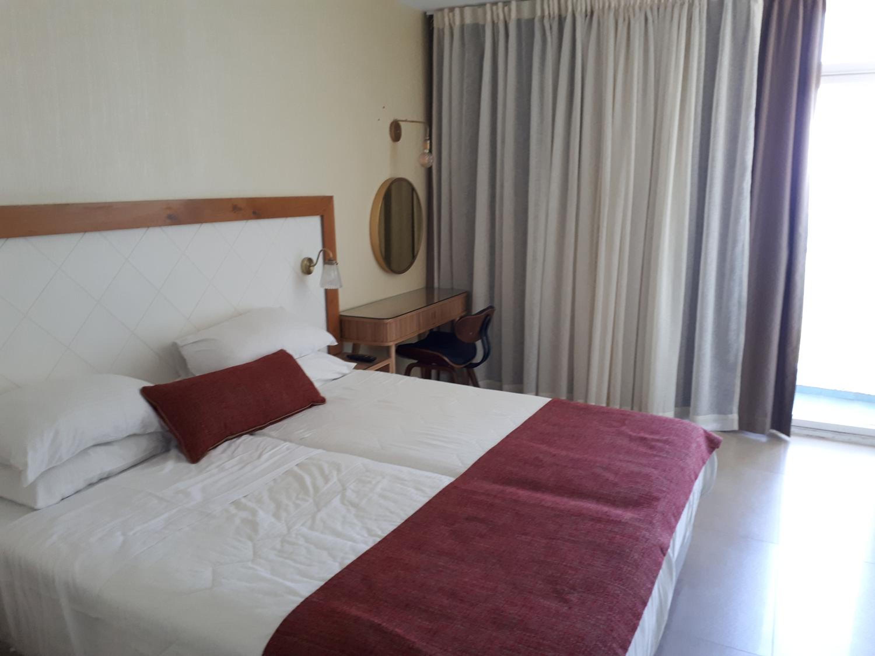 Superior Room With Sea View & Shower - Photo 9