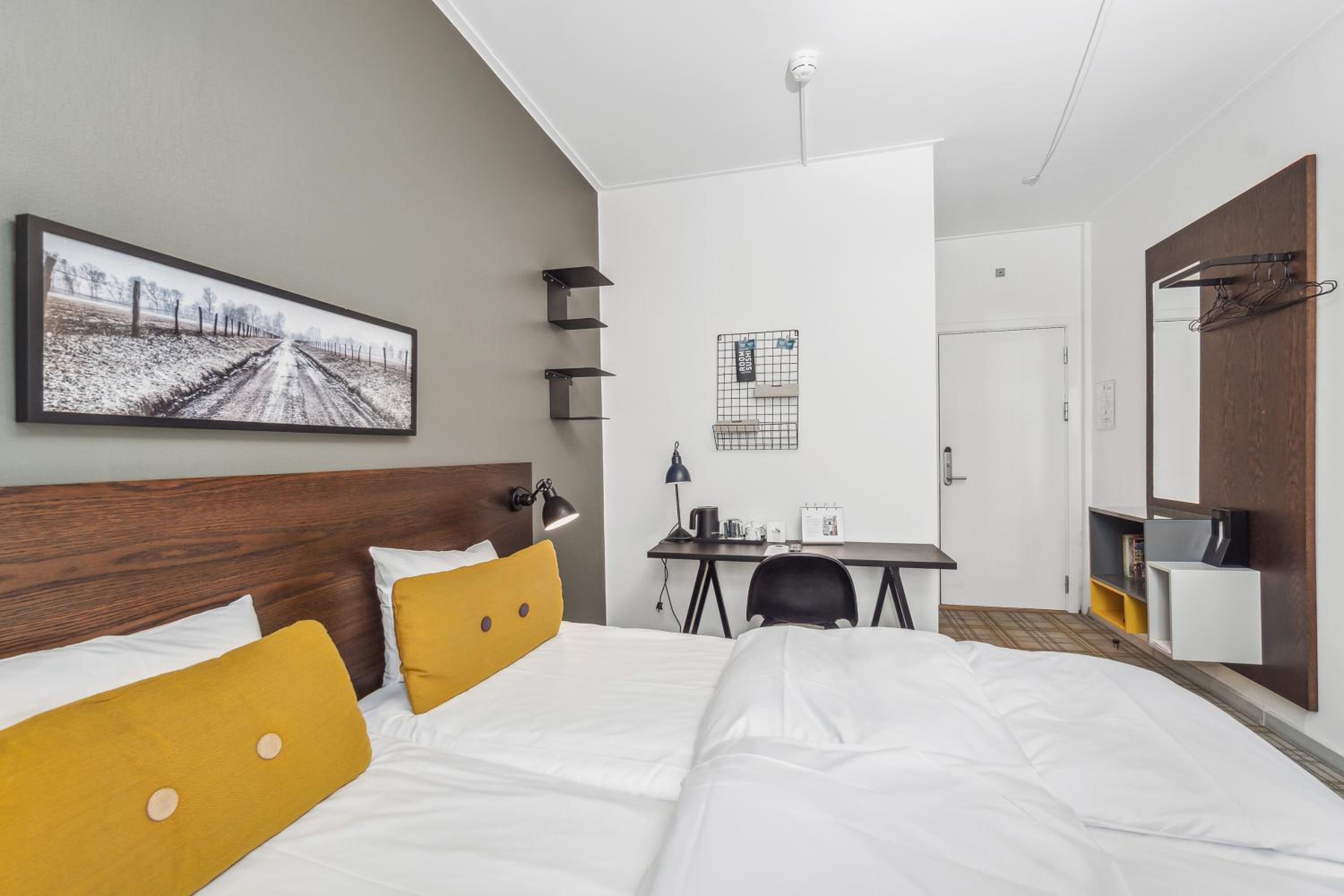 Medium Room - Photo 2