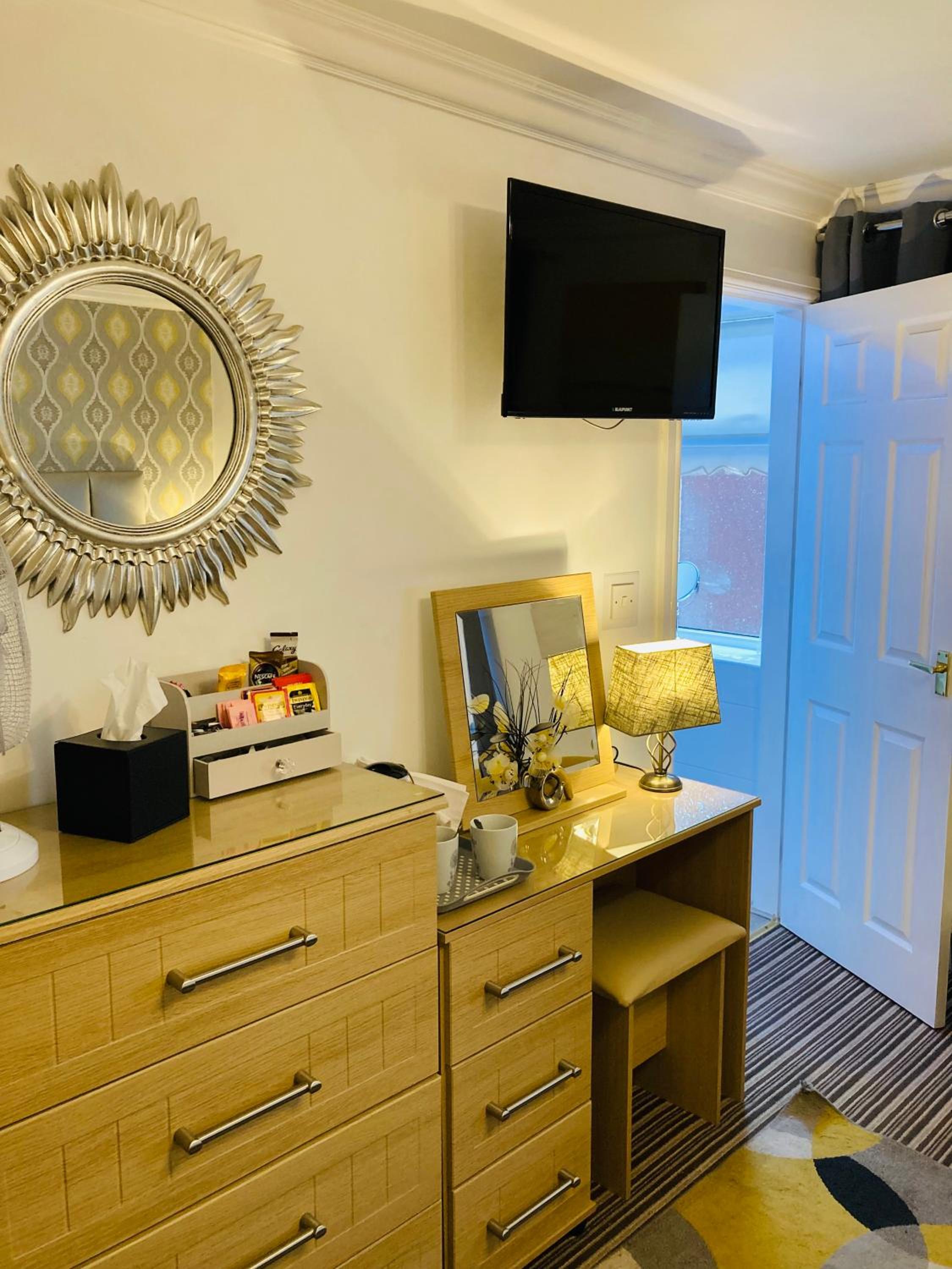 Large Twin Room - First Floor photo 3
