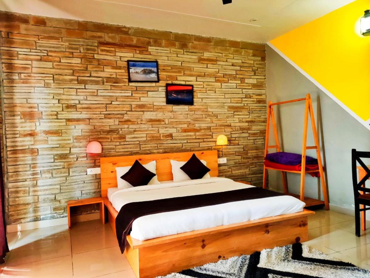 Deluxe Double Room with Balcony photo 3