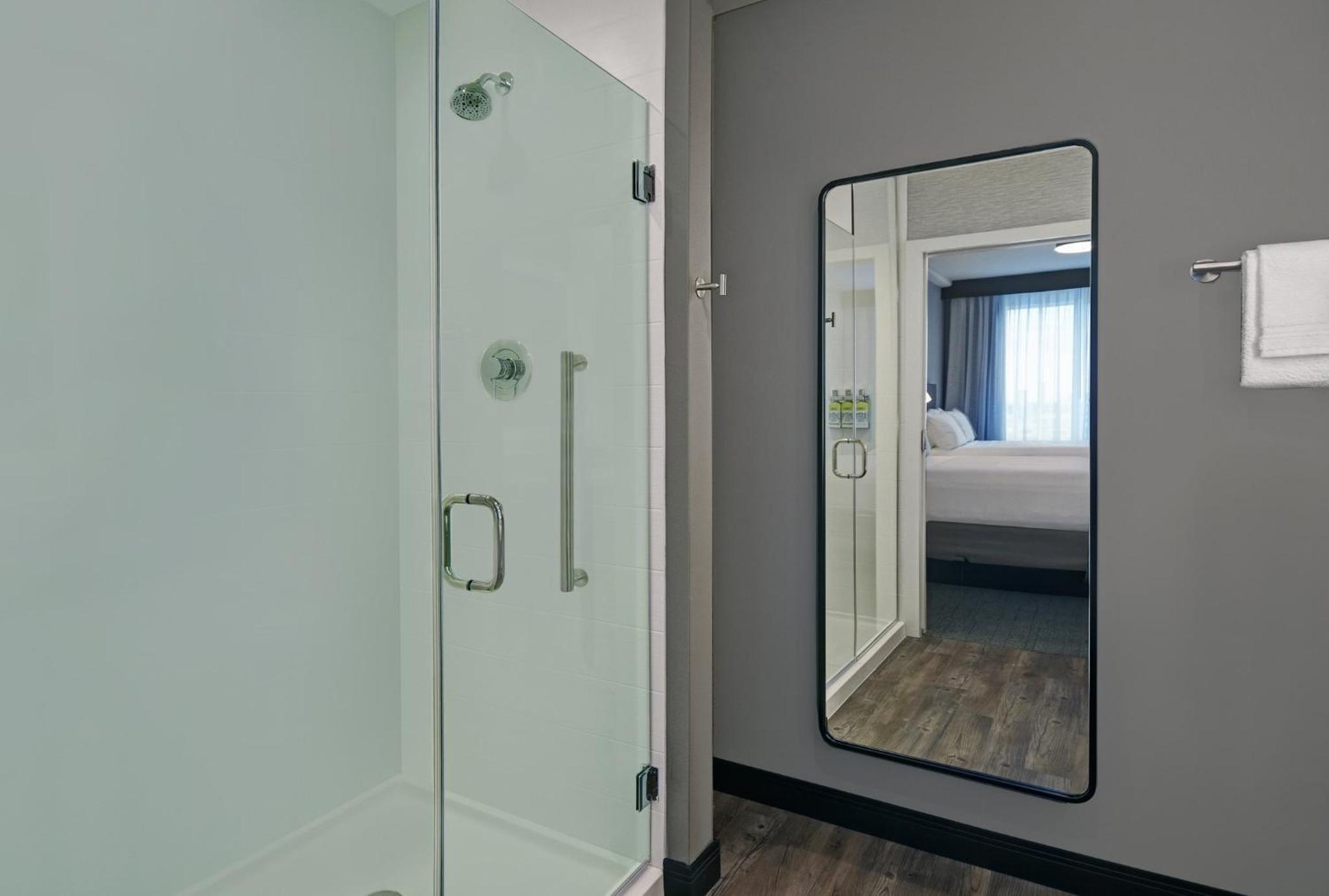 One-Bedroom Queen Suite with Two Queen Beds - Photo 4