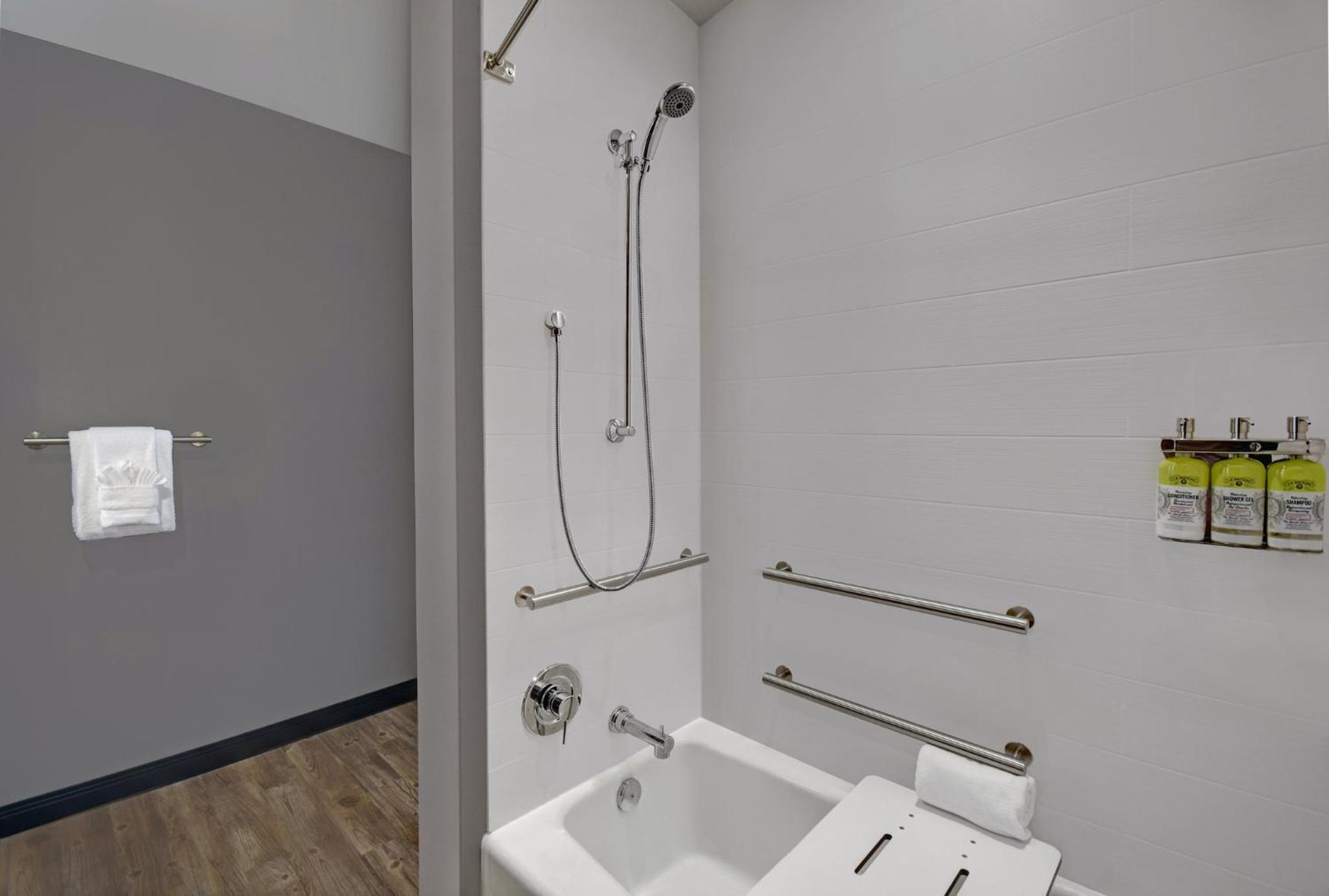 One-Bedroom Queen Room with Two Queen Beds and Mobility Accessible Tub - Non-Smoking