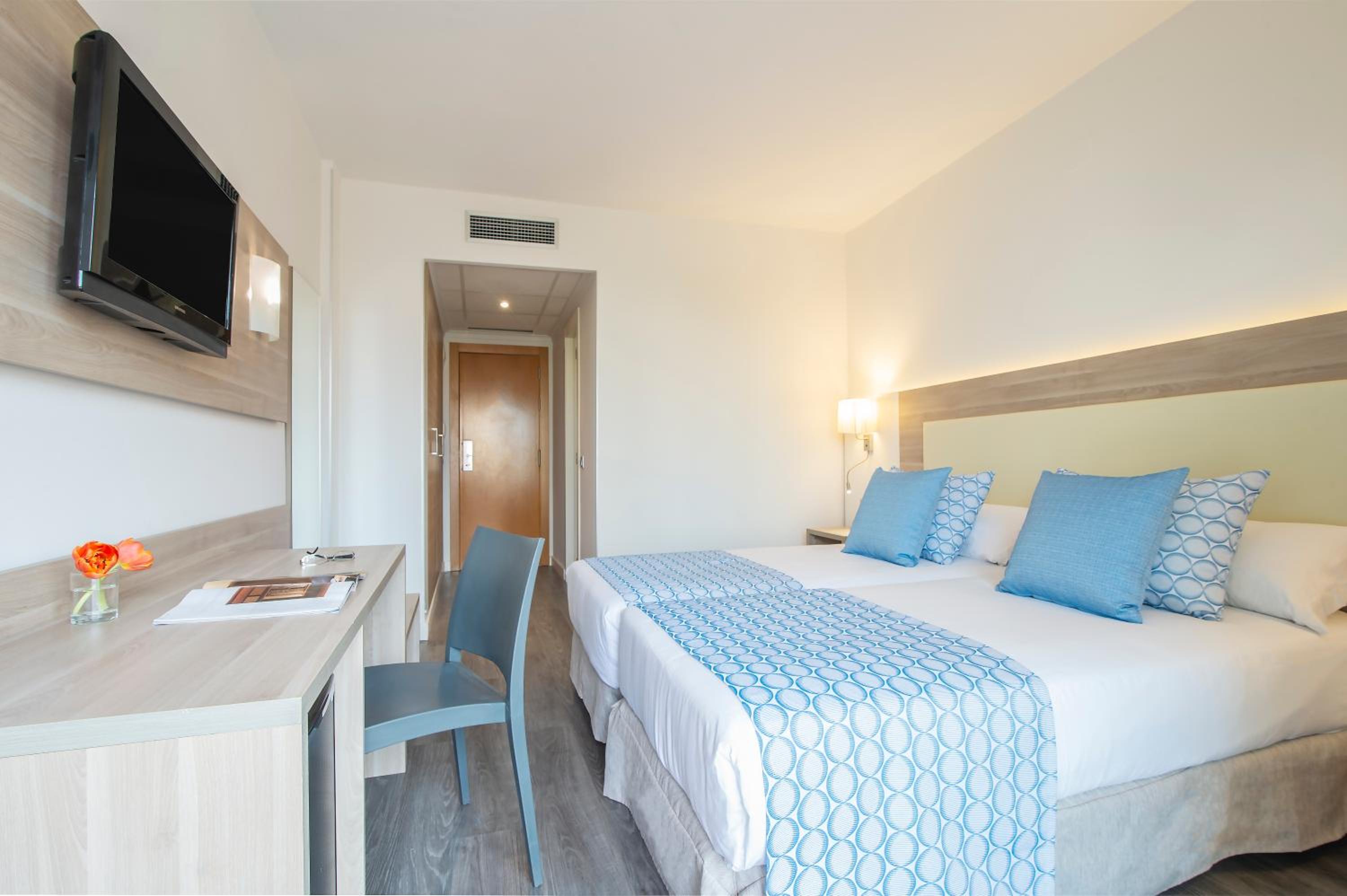 Double or Twin Room - Photo 4