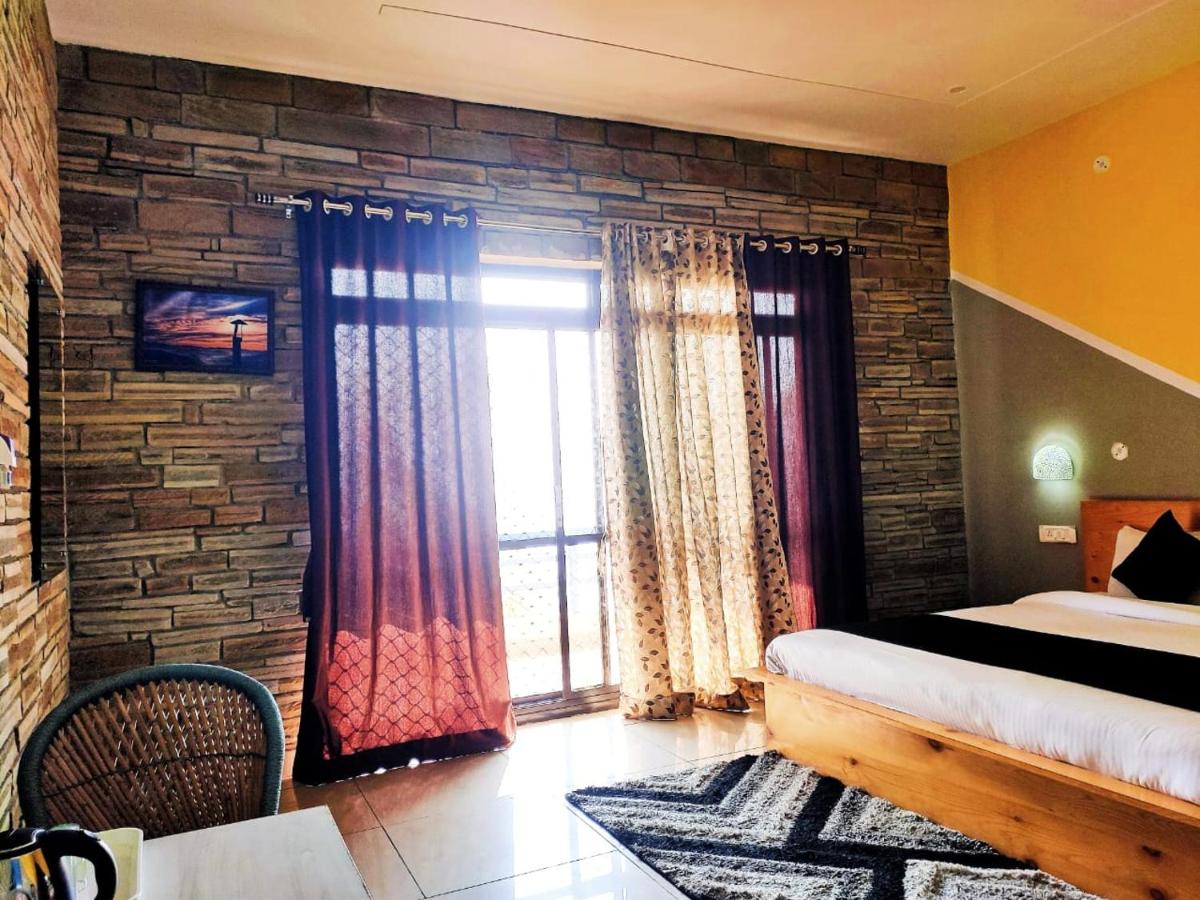 Deluxe Double Room with Balcony photo 1