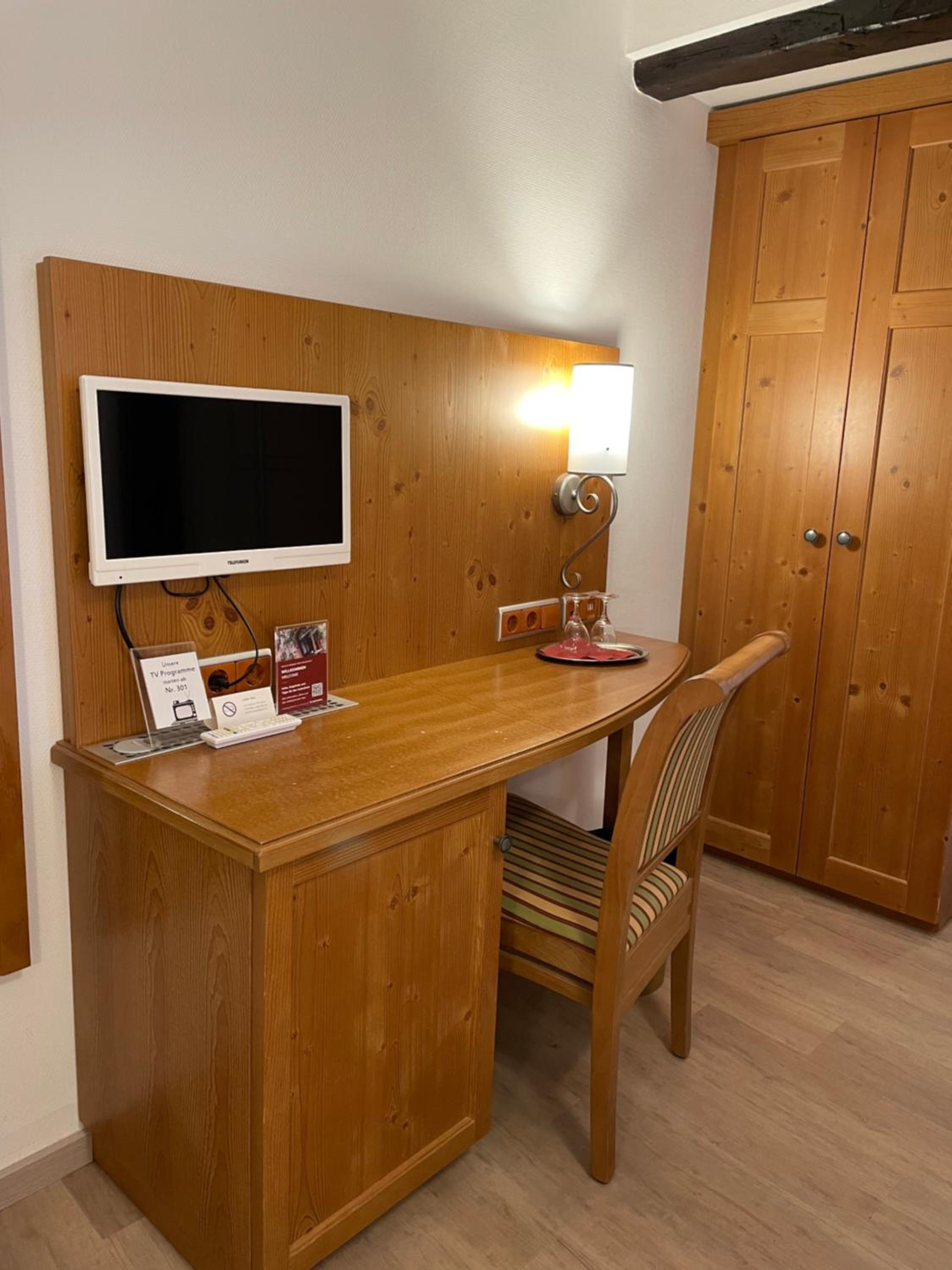 Double Room with Balcony - Photo 5