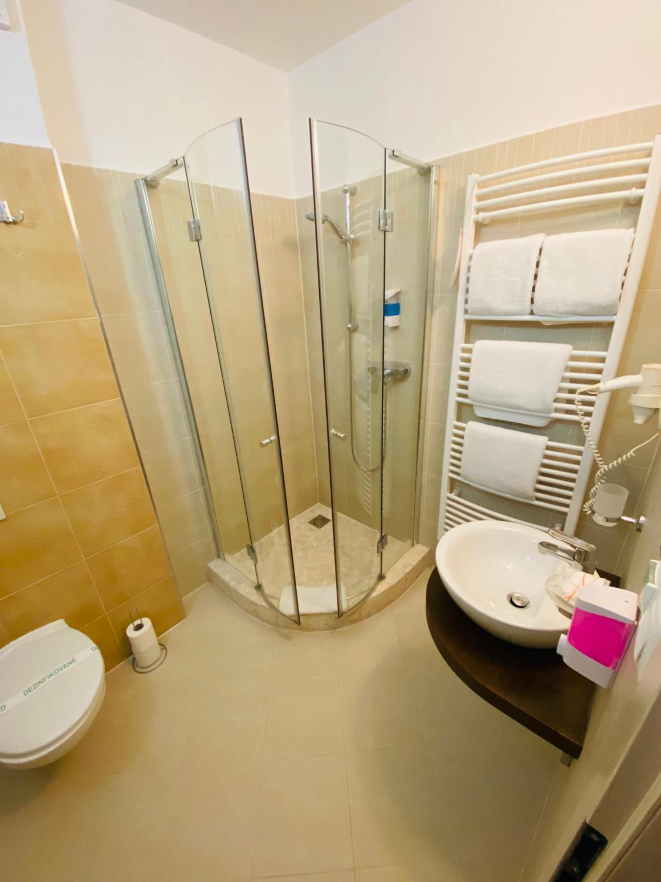 Standard Double Room - Photo 4