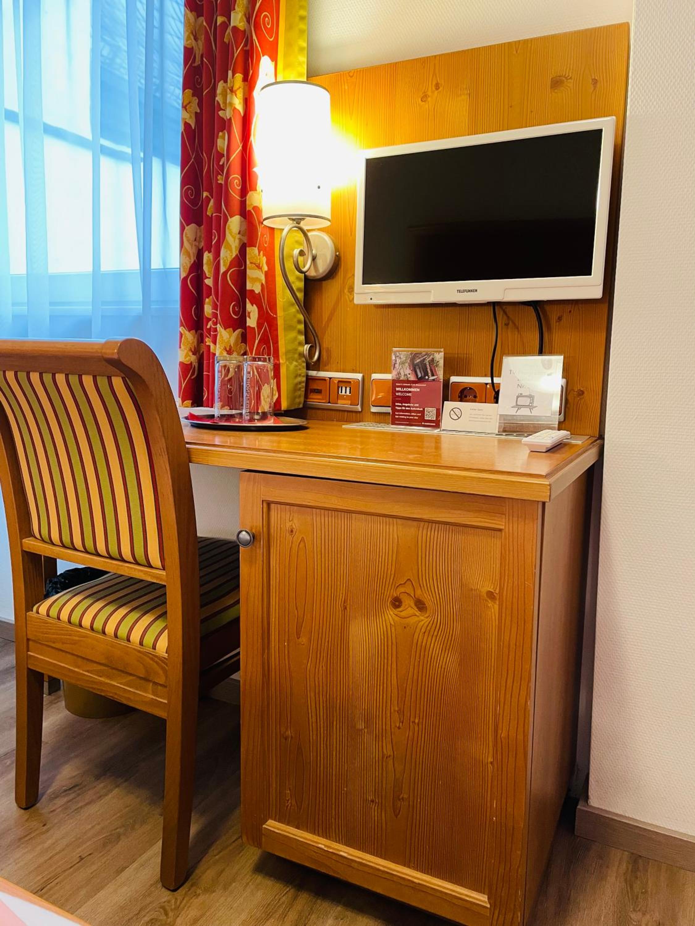 Standard Double Room - Photo 10