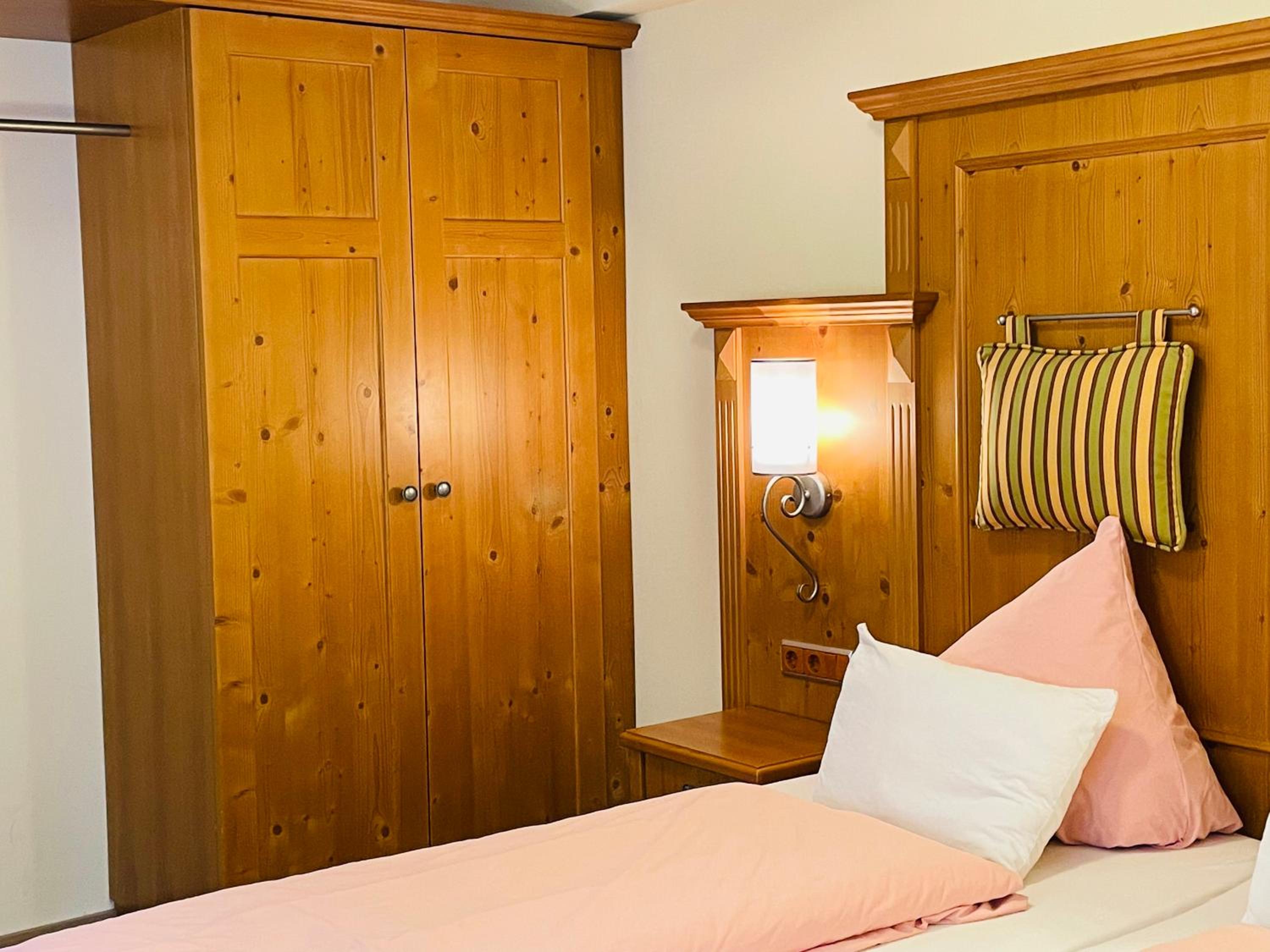 Standard Double Room - Photo 11
