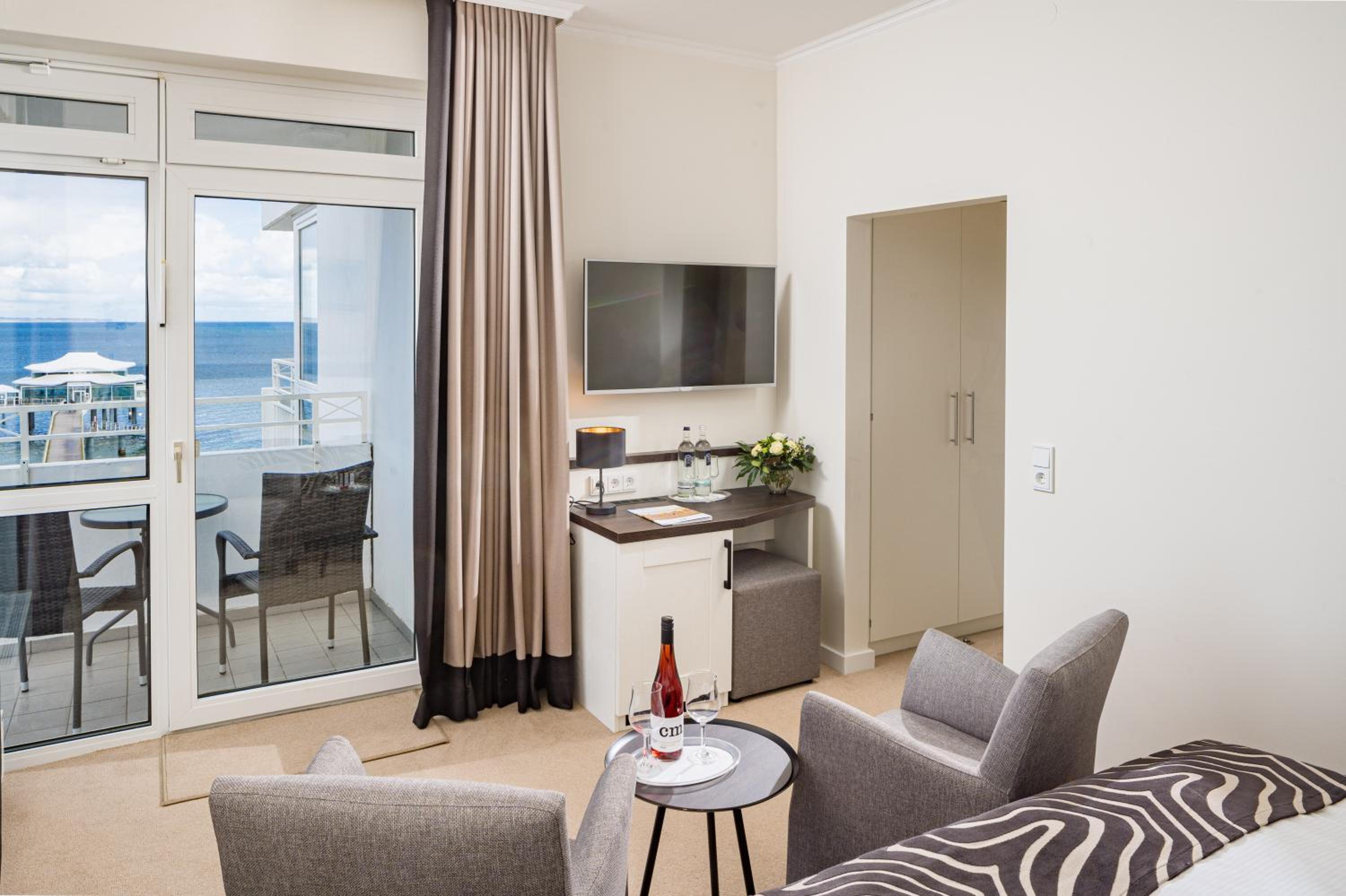 Double Room with Sea View photo 3