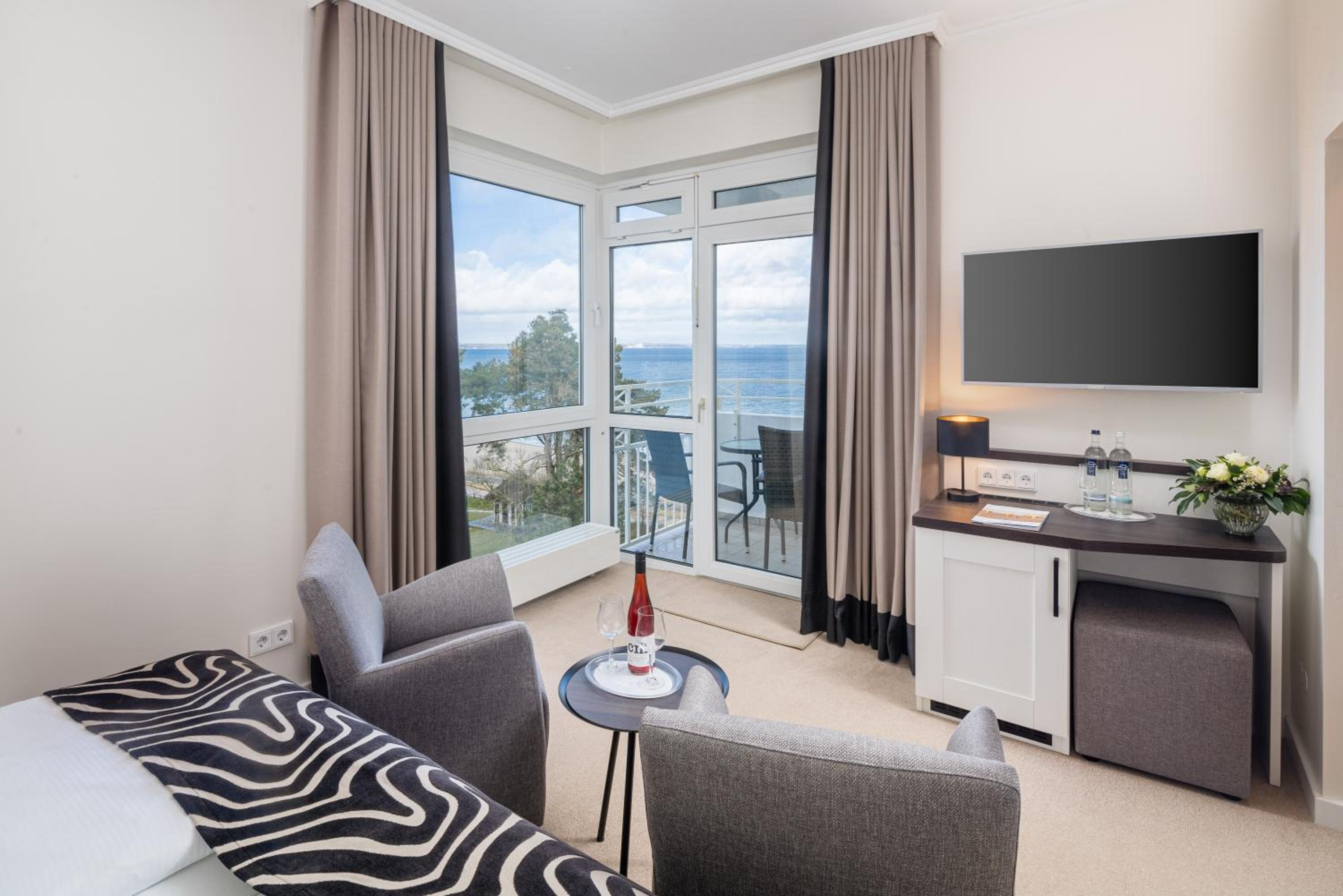 Double Room with Sea View photo 1