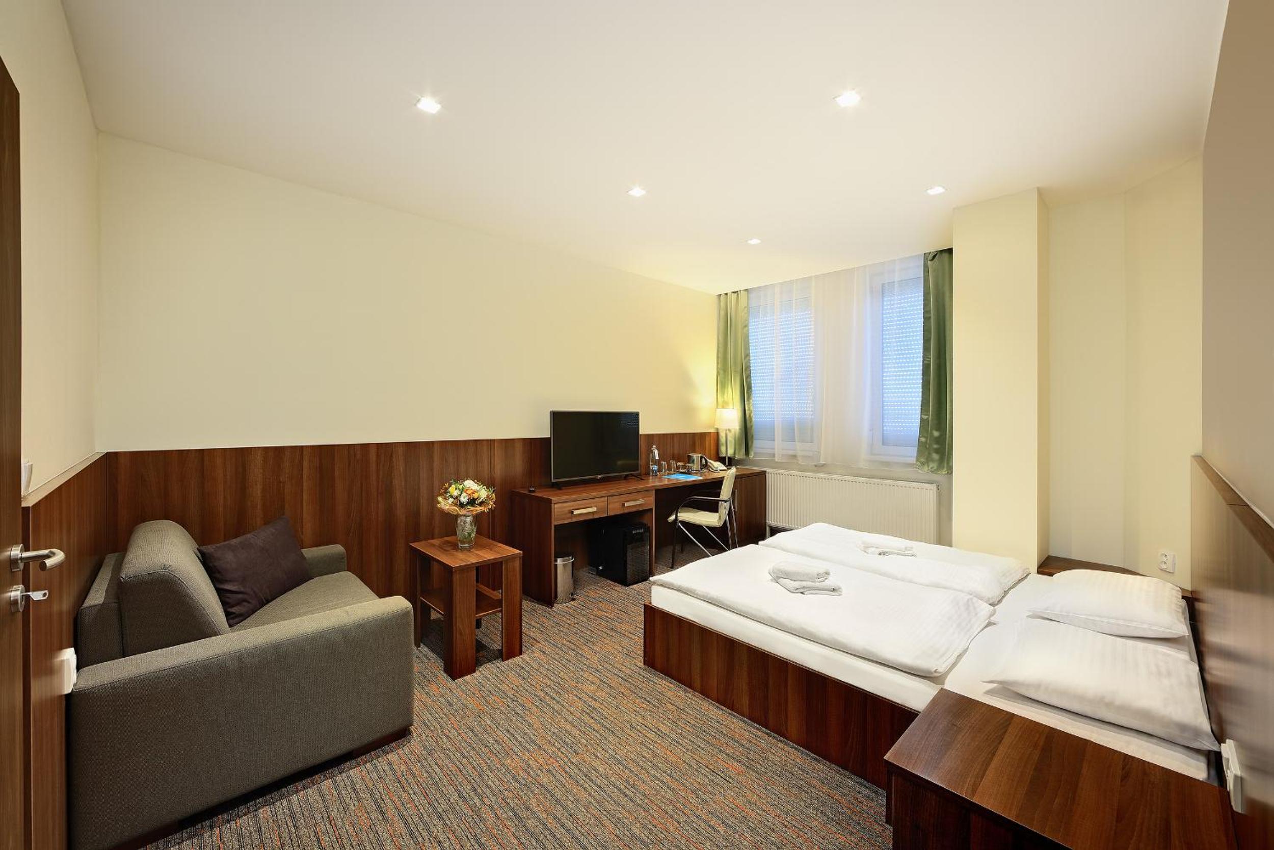 Deluxe Double Room with Balcony photo 1