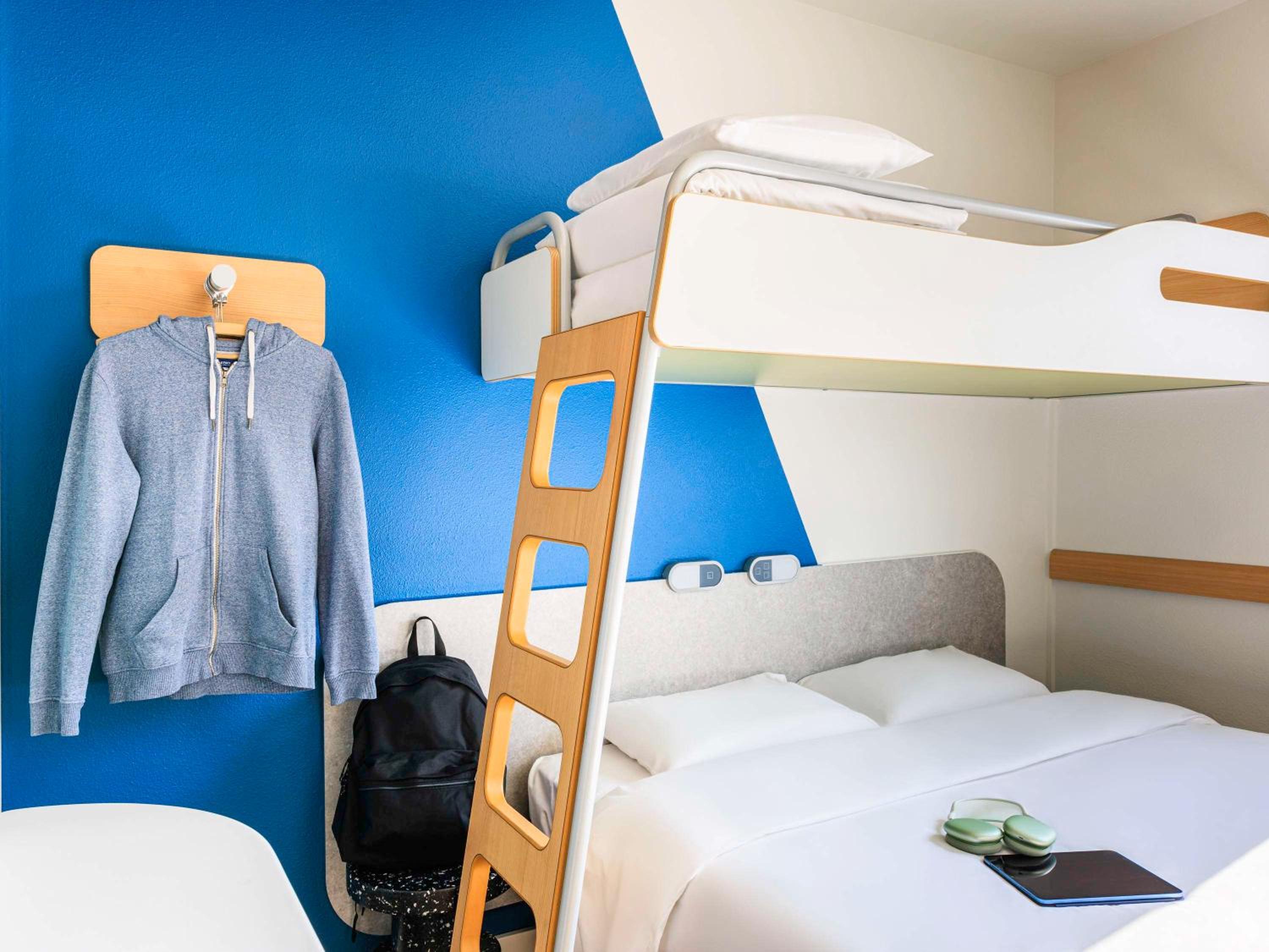 Triple Room with One Double and One Bunk Bed photo 1
