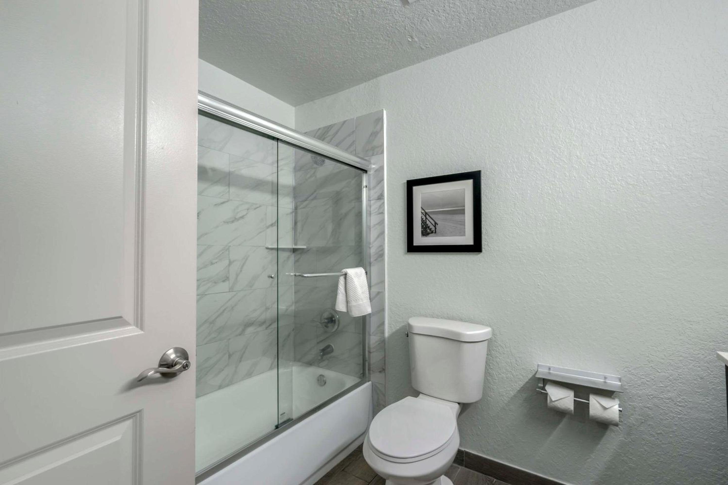 Double Room with Two Double Beds - Non-Smoking - Photo 4