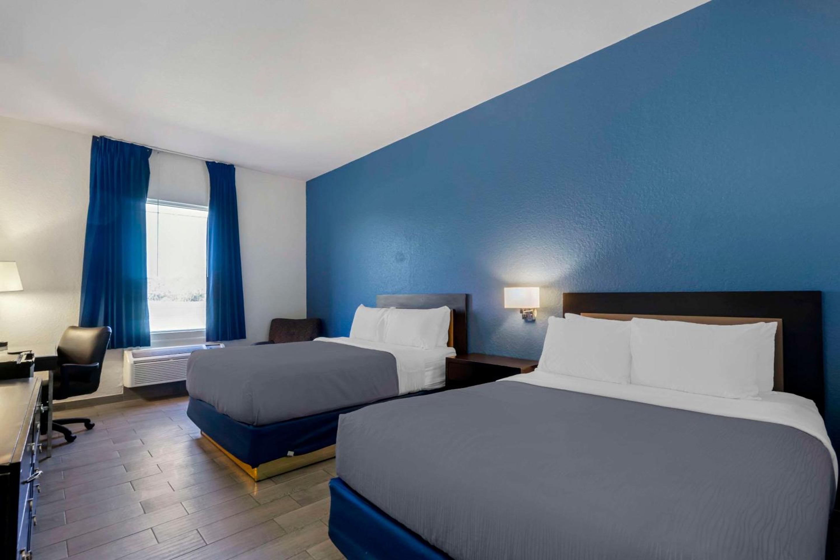 Double Room with Two Double Beds - Non-Smoking - Photo 1