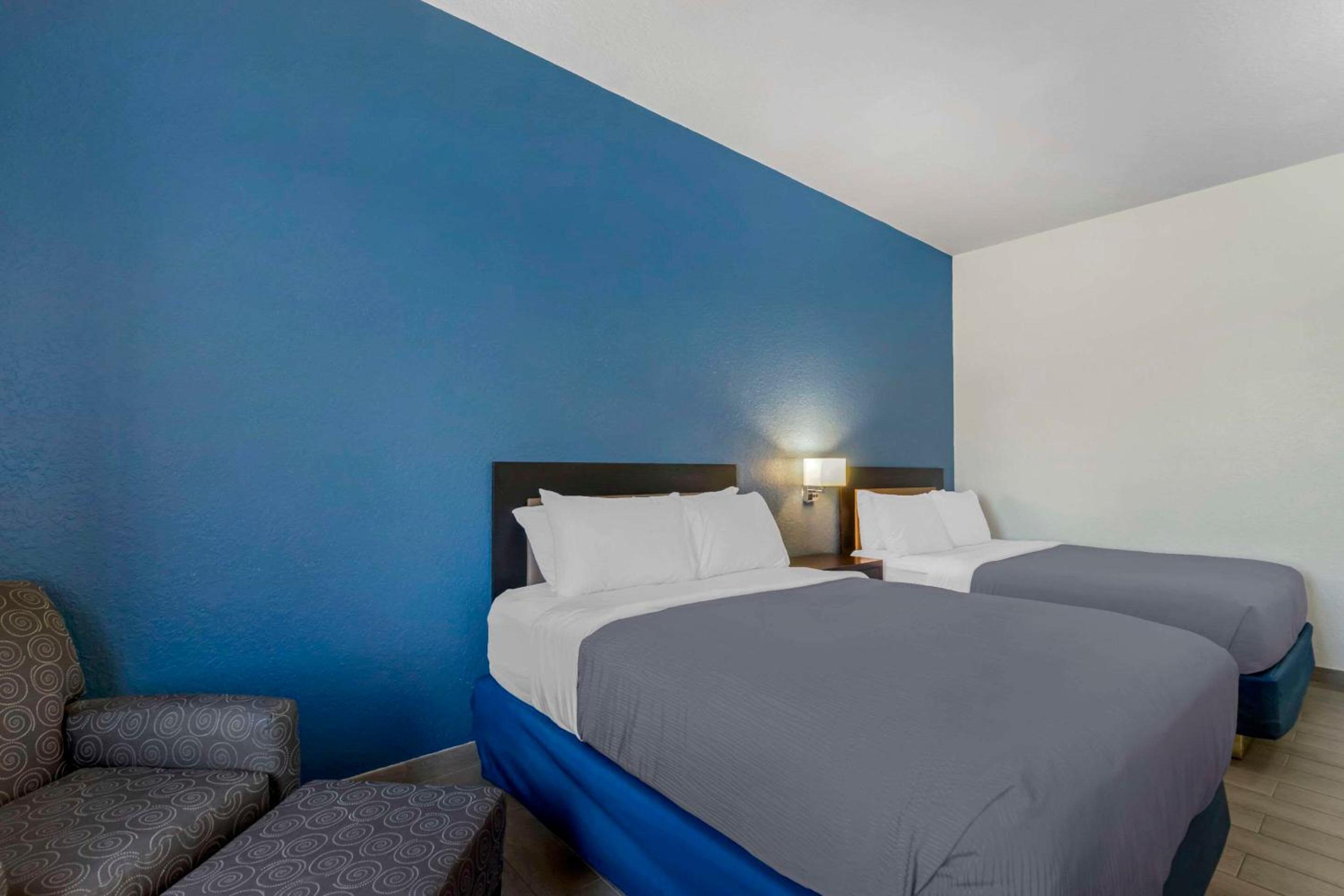 Double Room with Two Double Beds - Non-Smoking - Photo 2
