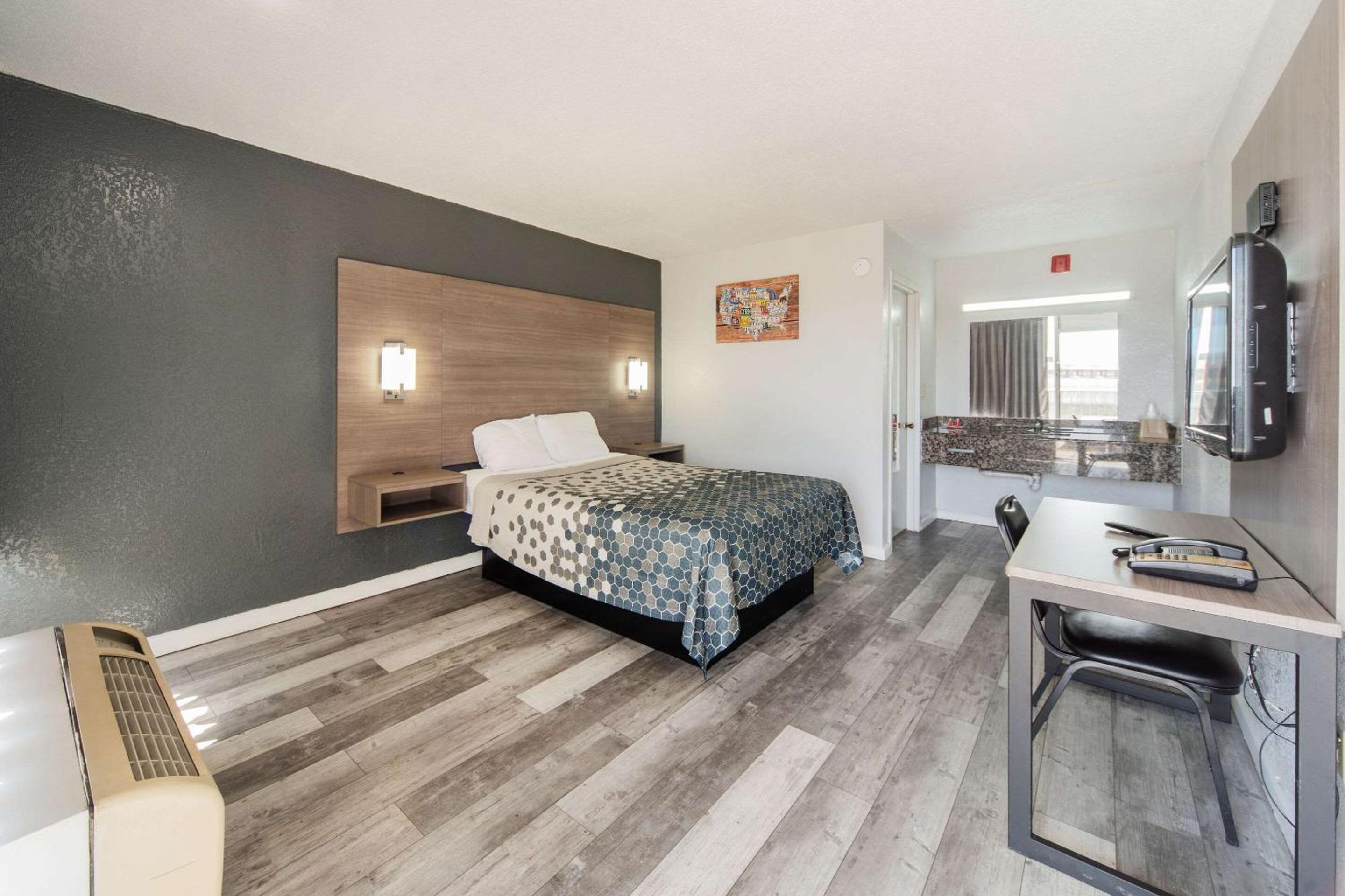 Queen Room - Photo 1