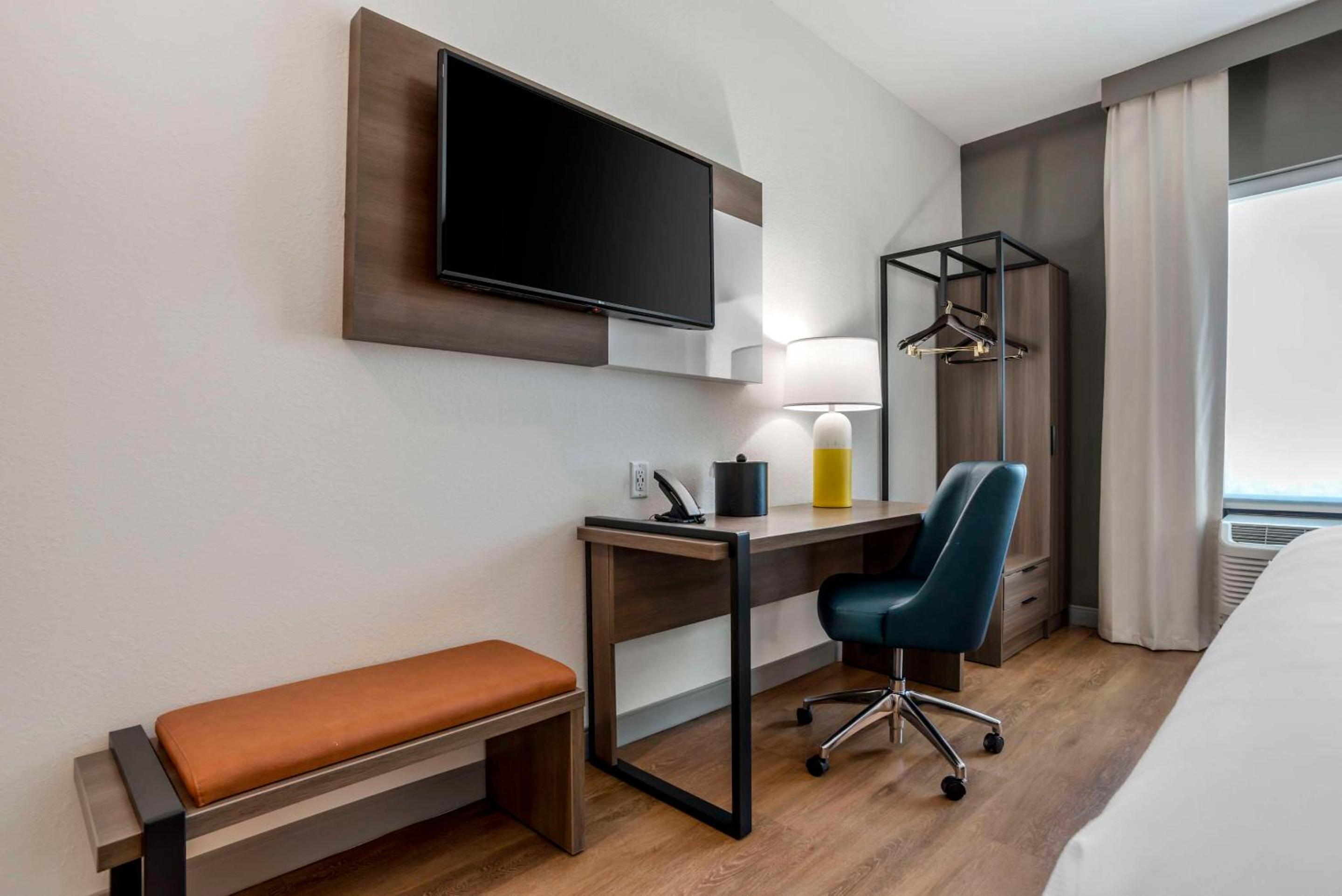 One Room Suite with Sofa bed - Non Smoking - Photo 2