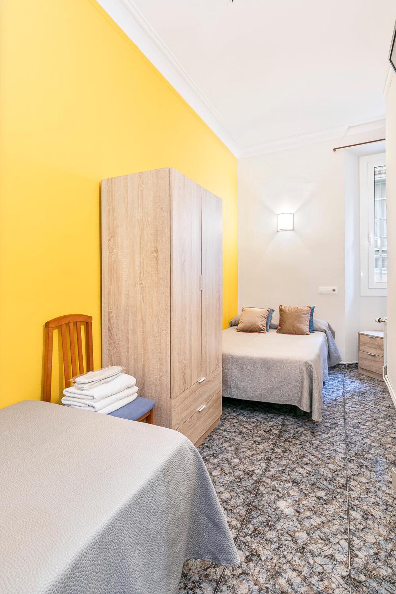 Habitación Triple Económica con Baño Compartido