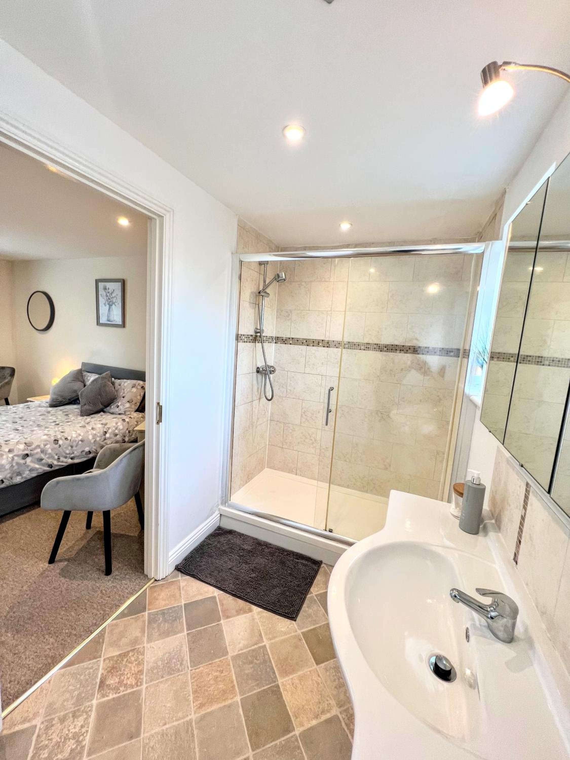 Double Room - Photo 5