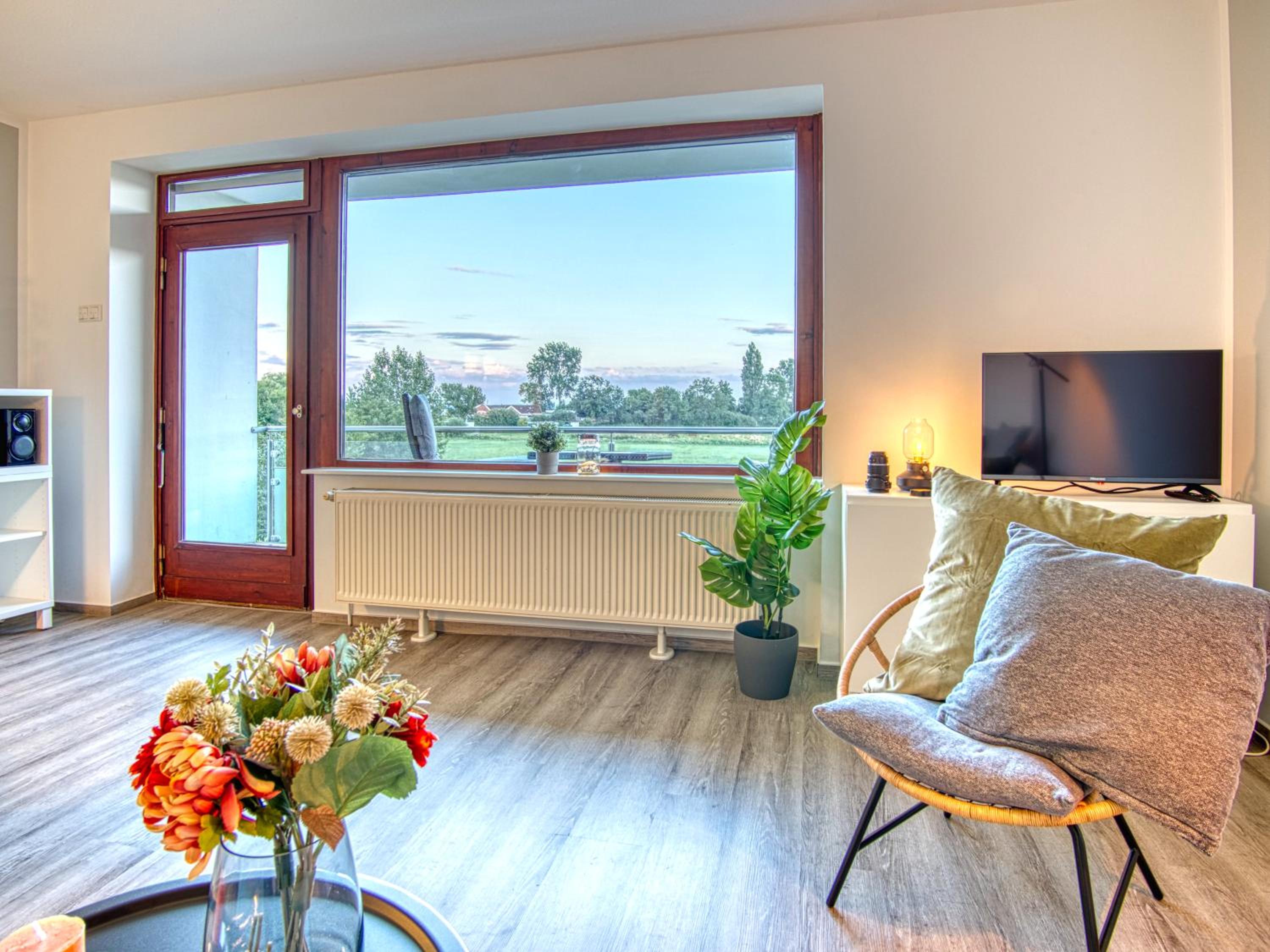 One-Bedroom Apartment with Balcony photo 3